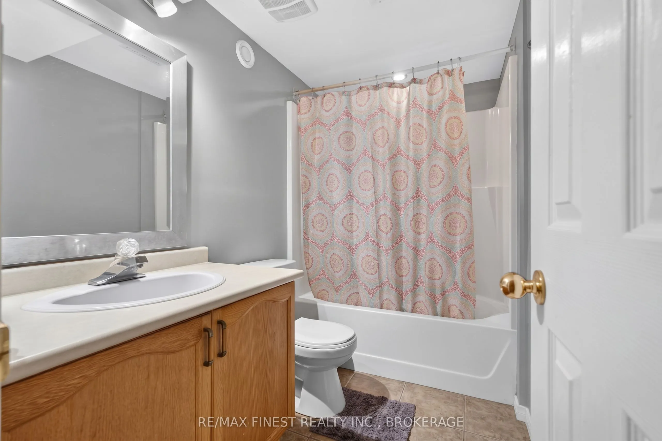 984 Waterbury Crescent