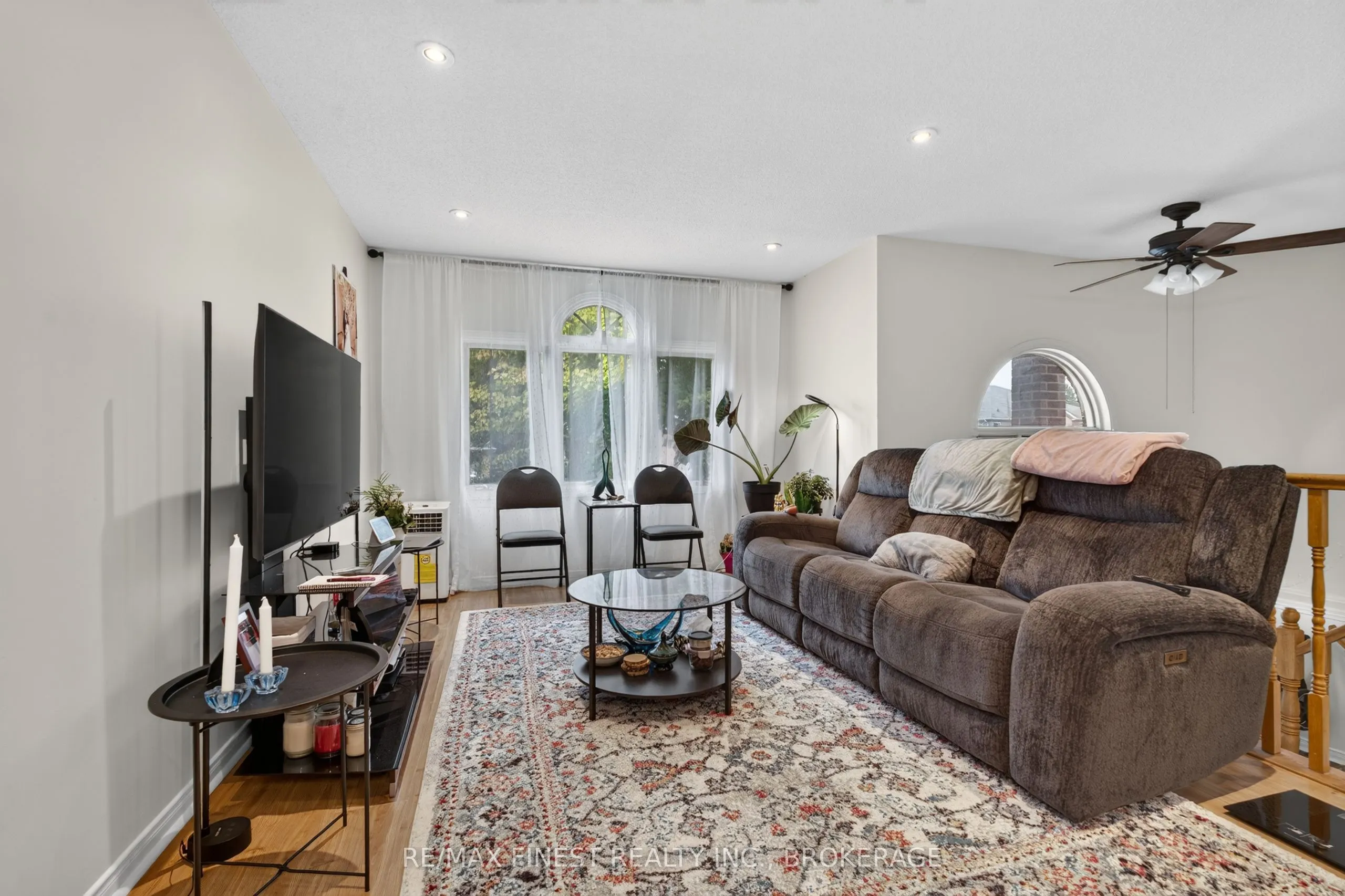 984 Waterbury Crescent