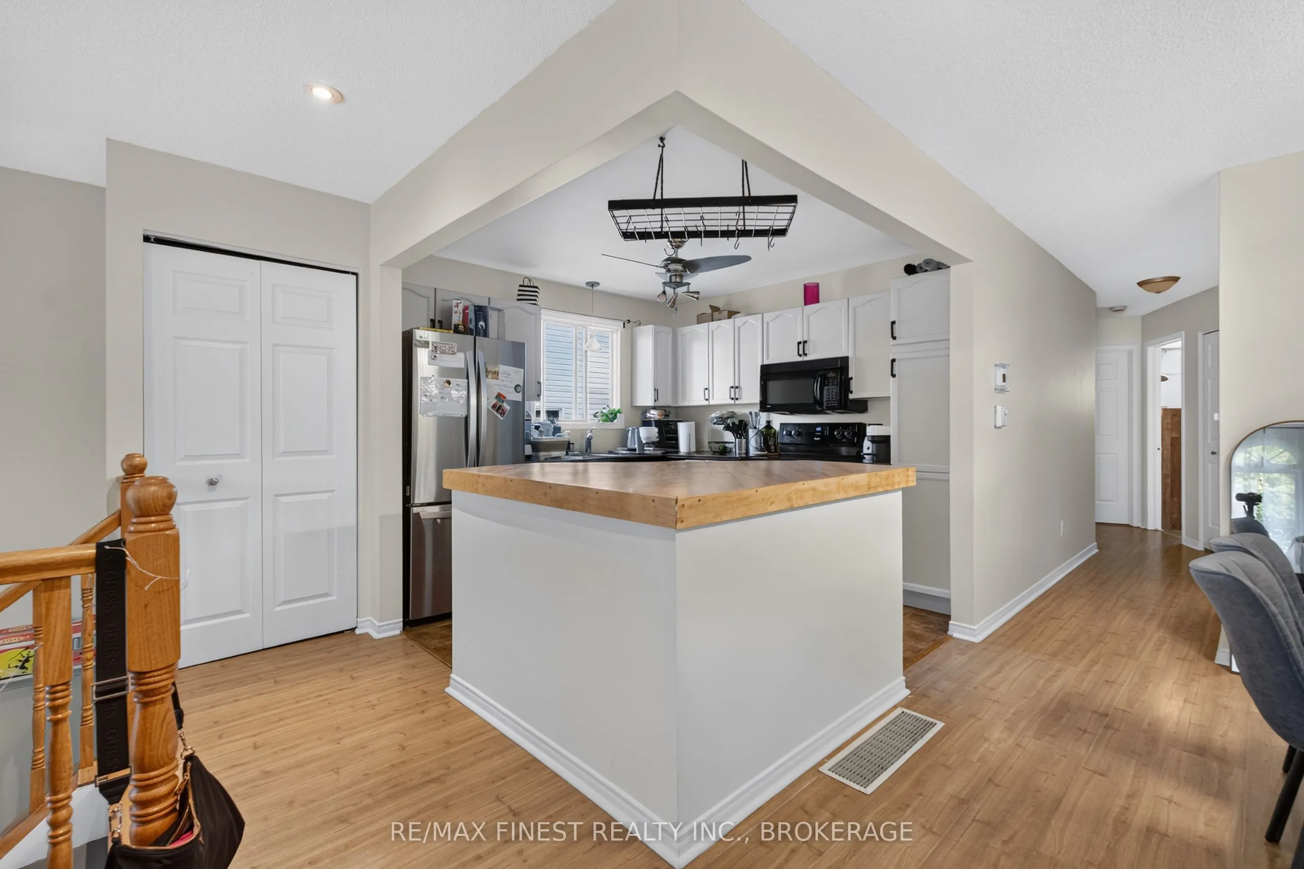 984 Waterbury Crescent