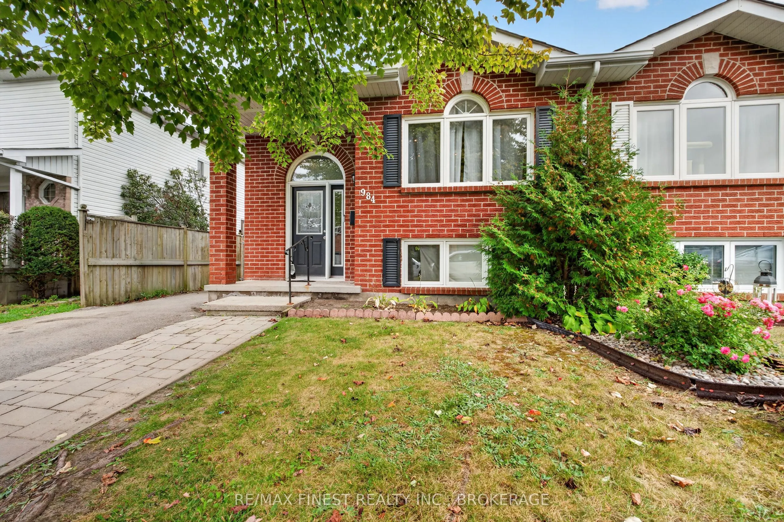 984 Waterbury Crescent