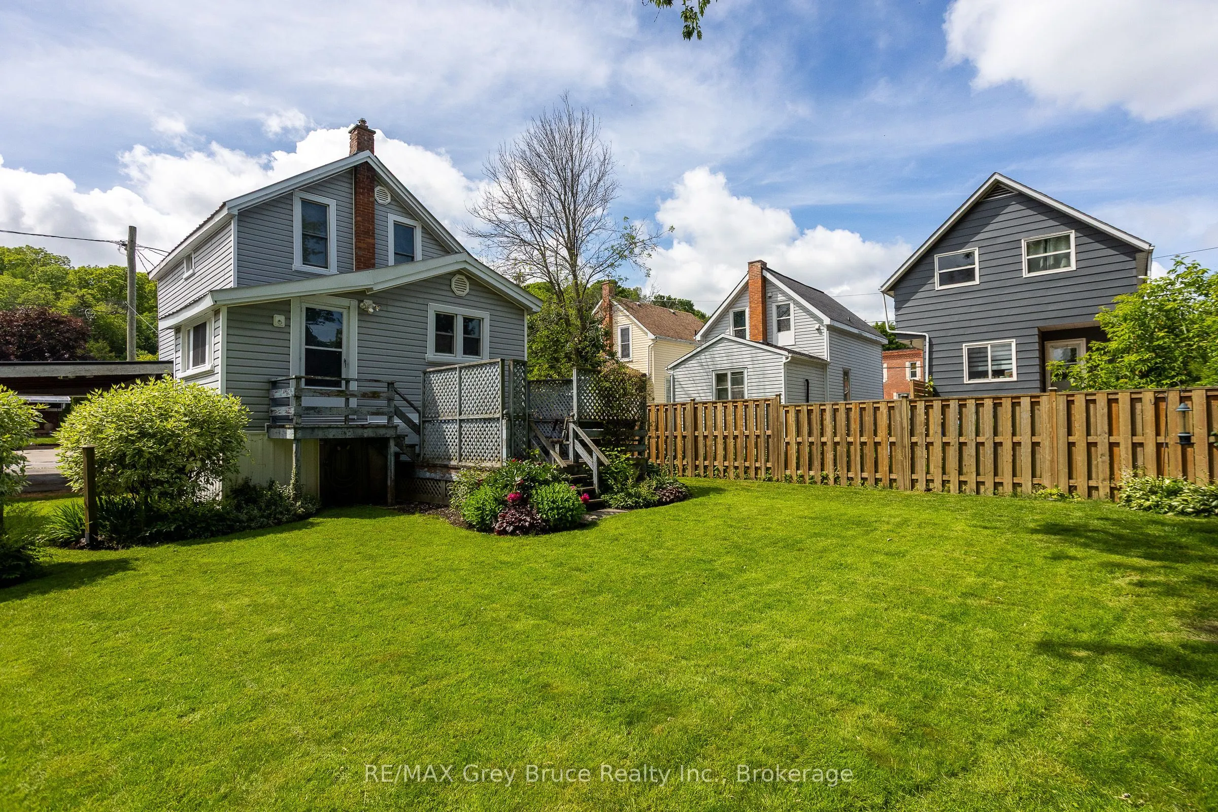 1591 5th Avenue W