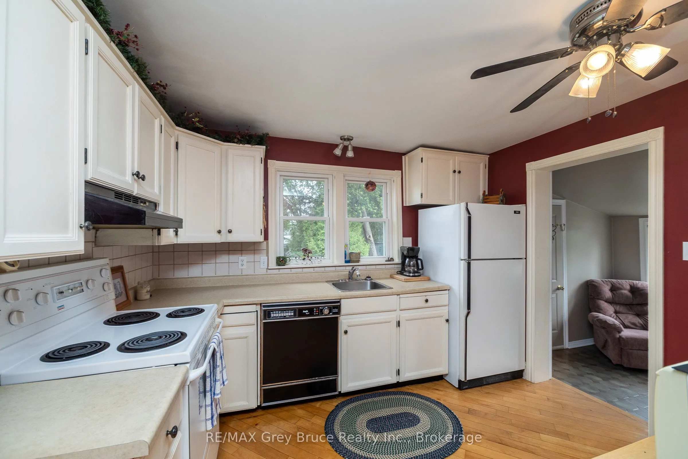 1591 5th Avenue W