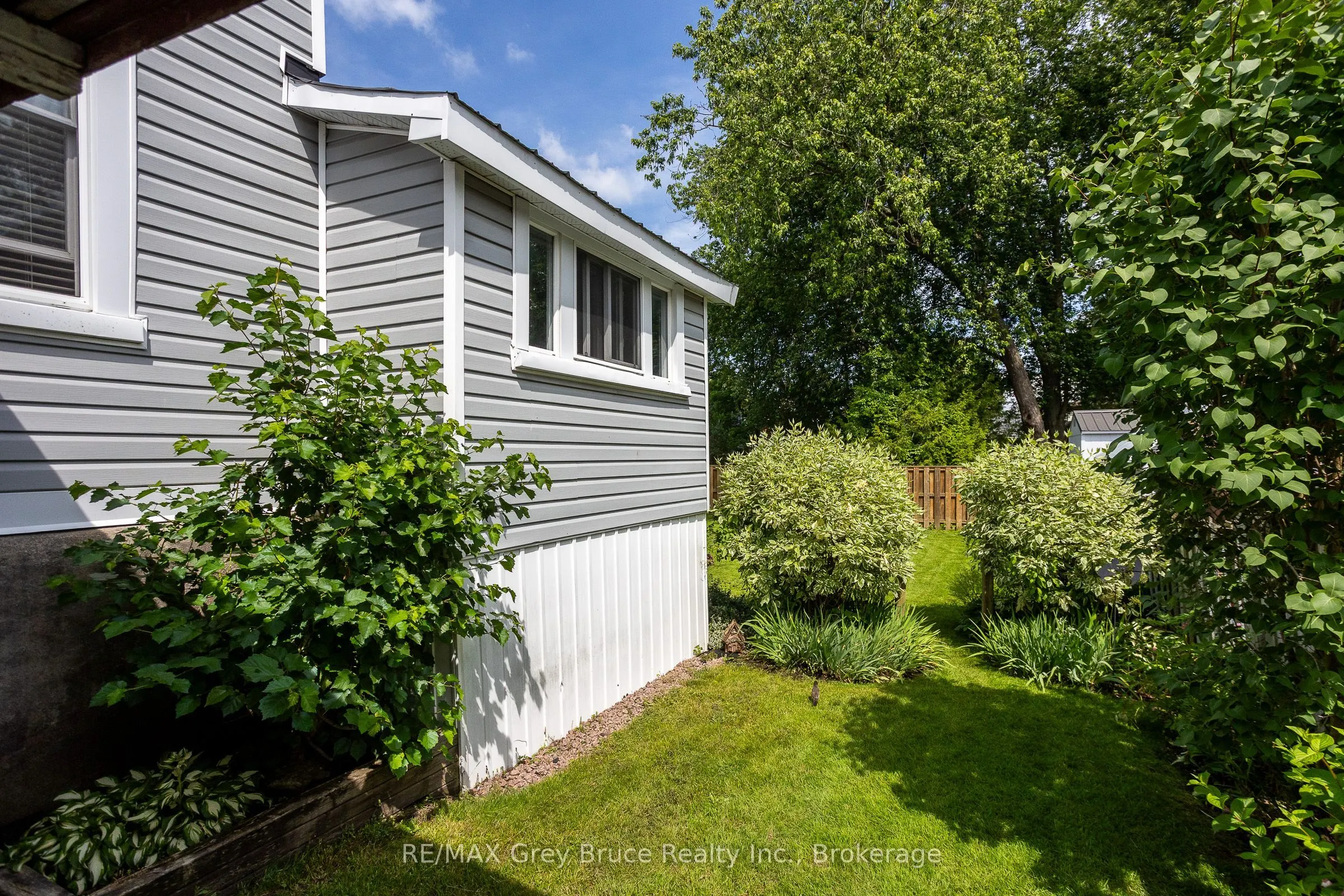 1591 5th Avenue W
