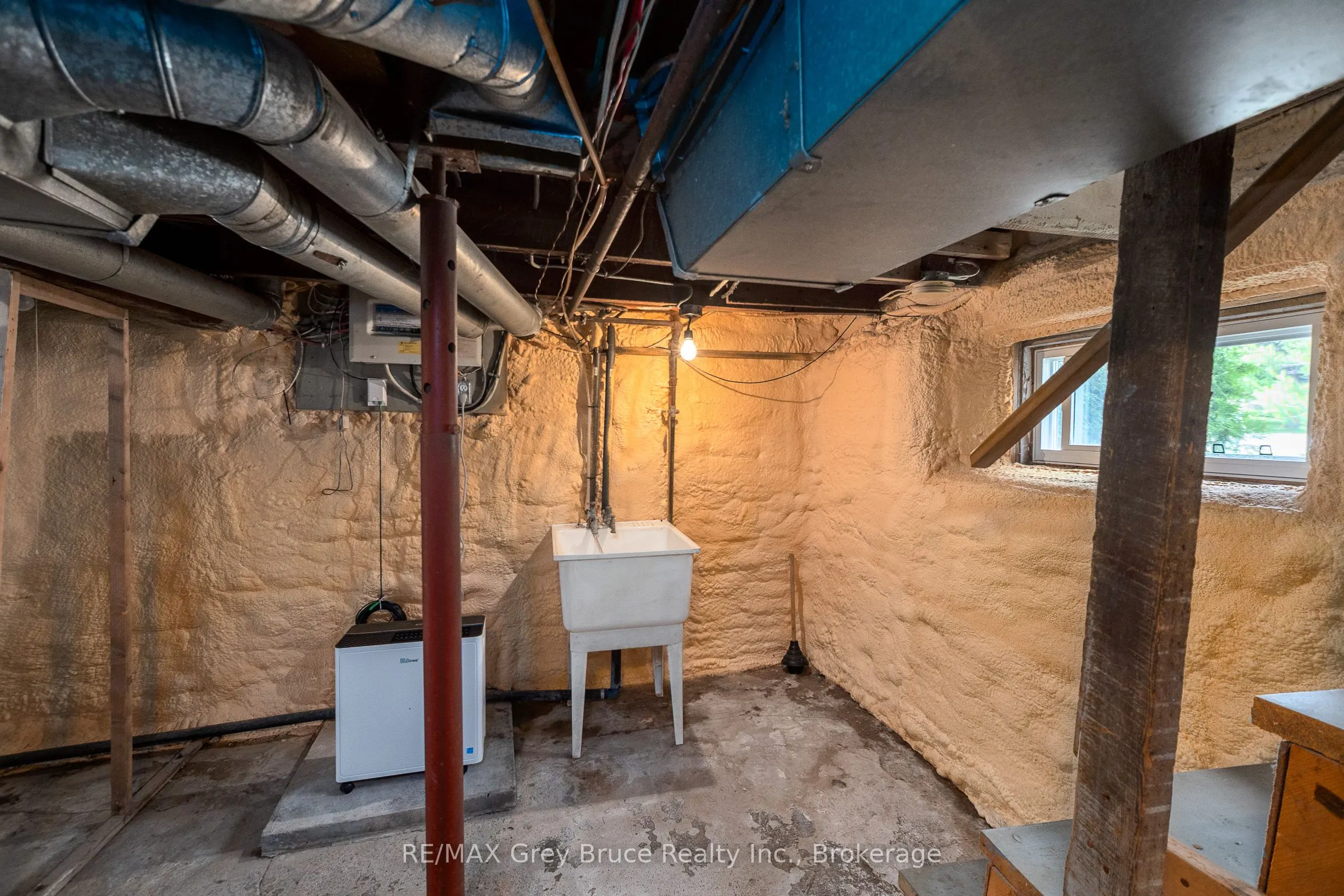 1591 5th Avenue W