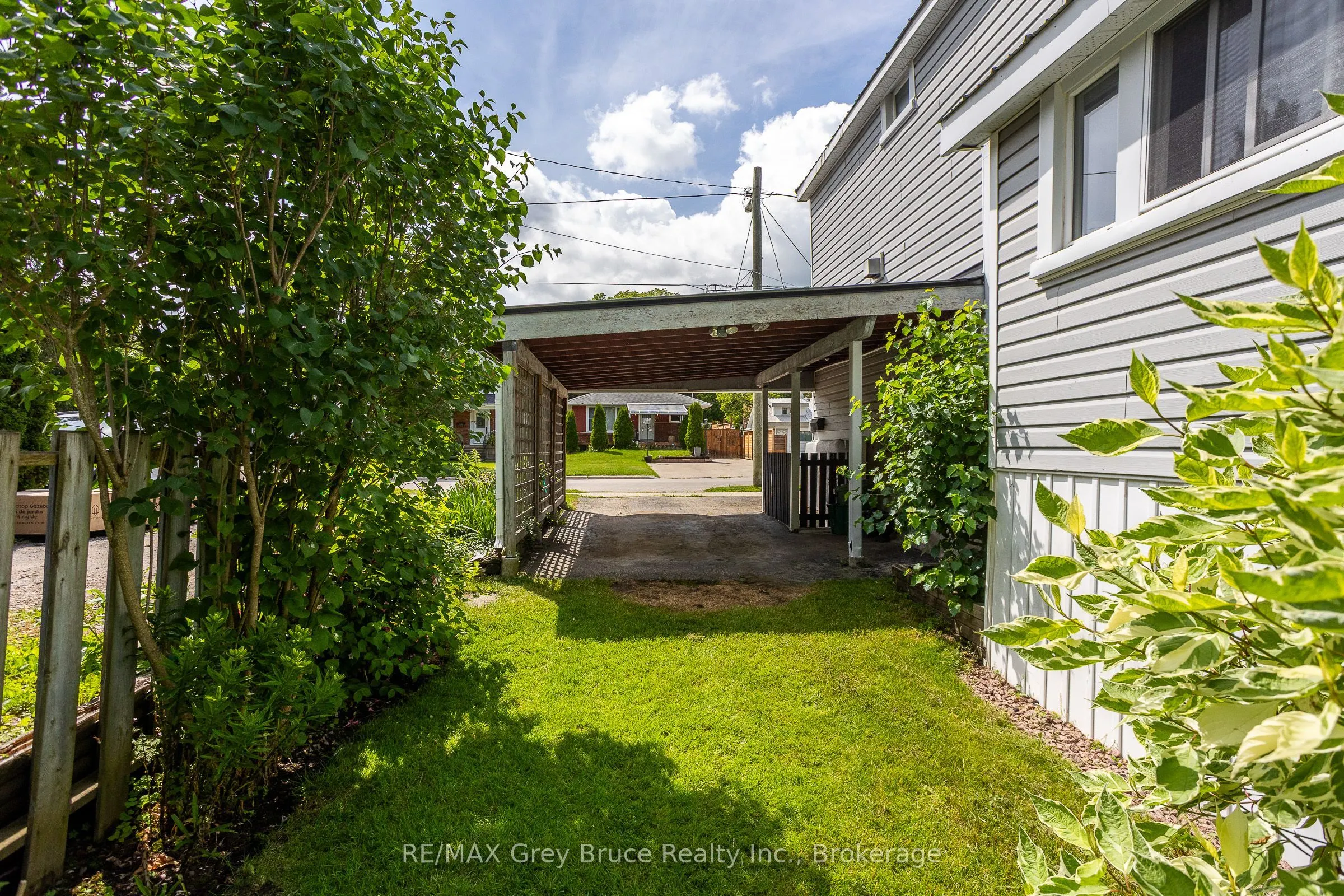 1591 5th Avenue W
