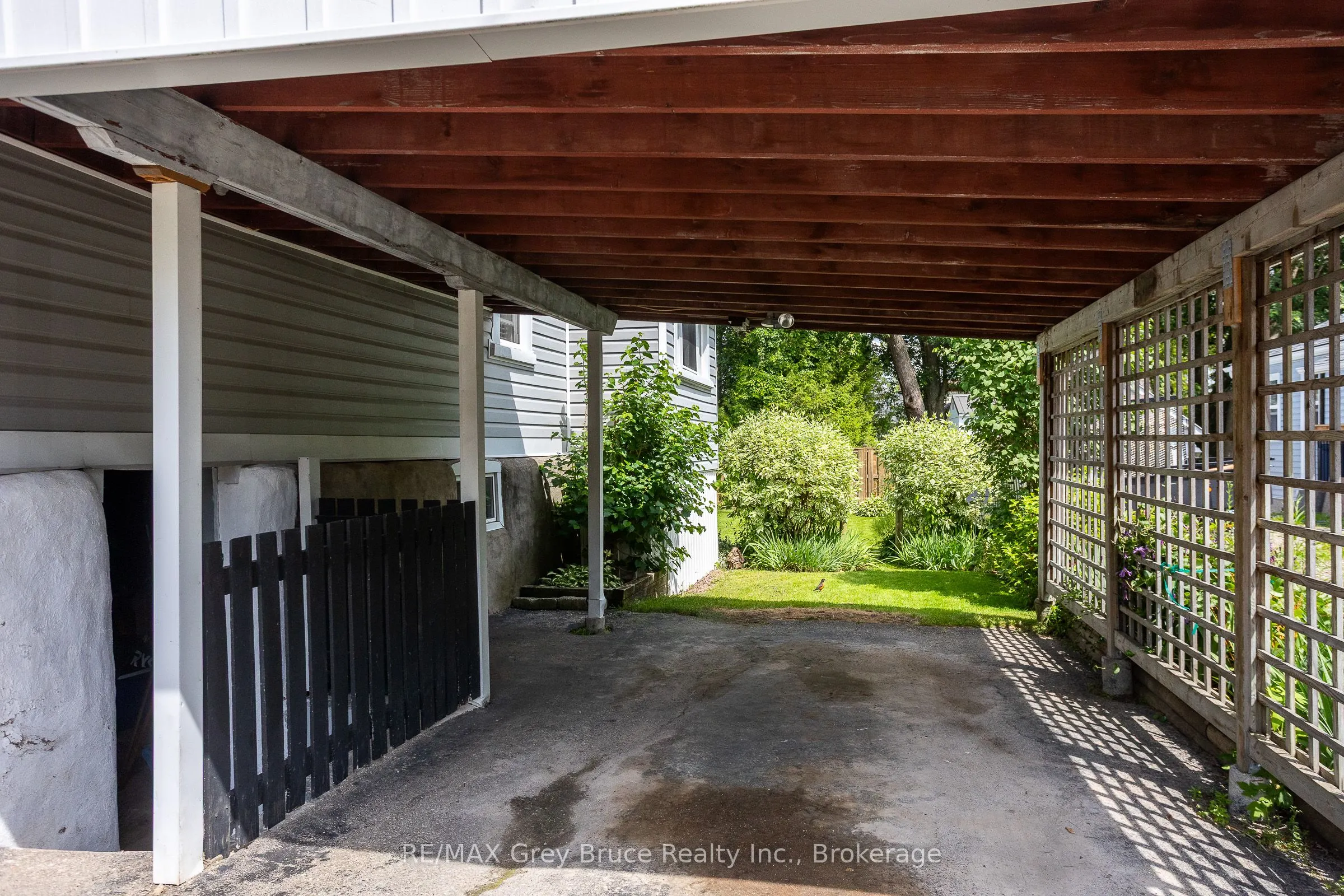 1591 5th Avenue W
