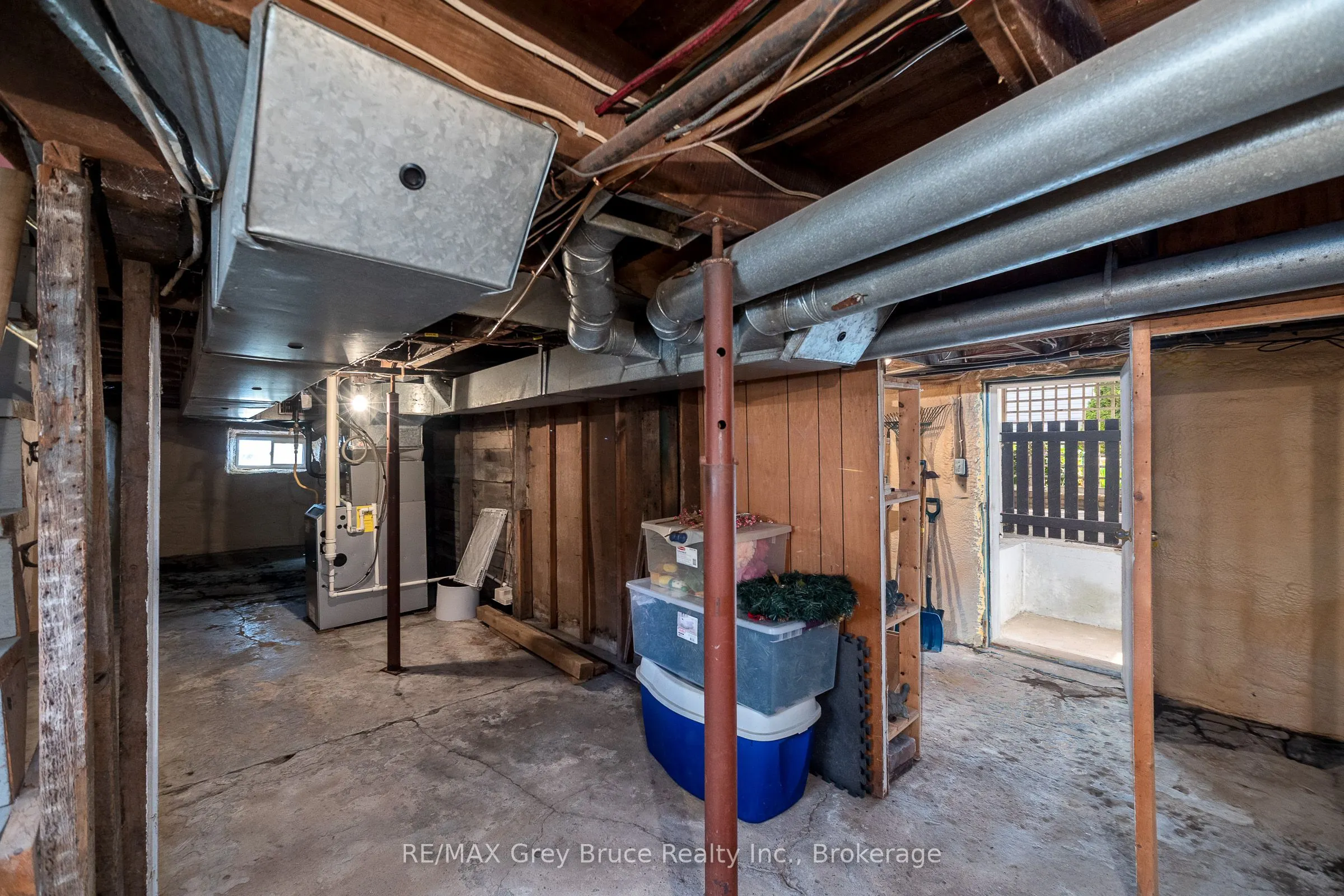 1591 5th Avenue W