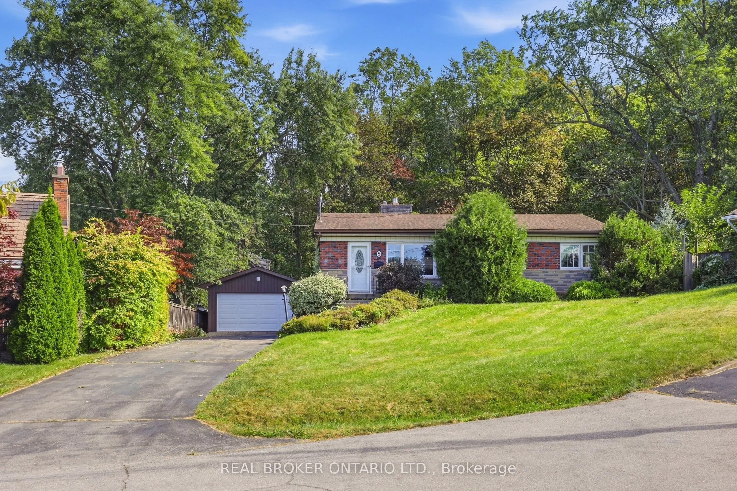 8 Hill Place