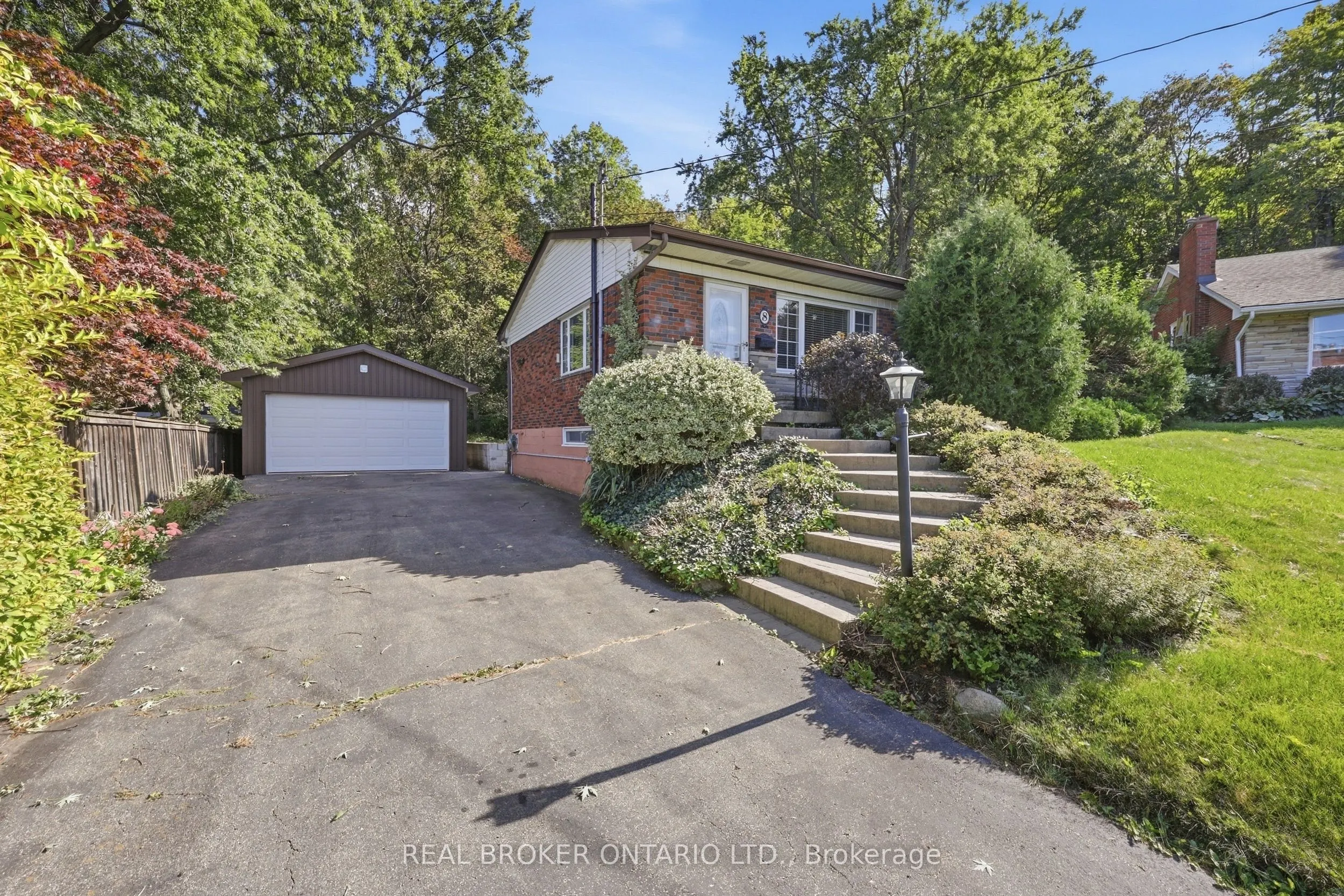 8 Hill Place