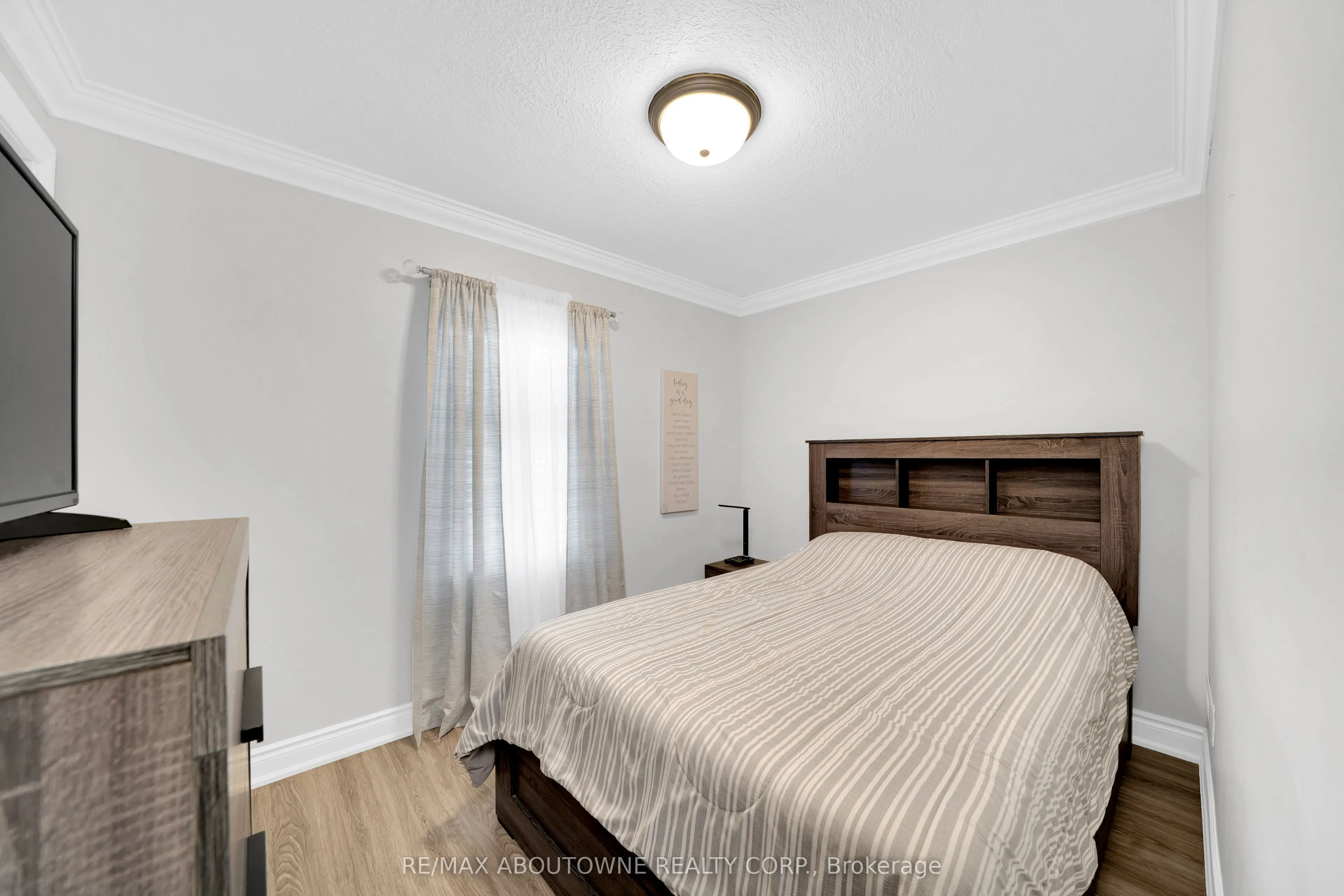 8 Wauchope Avenue