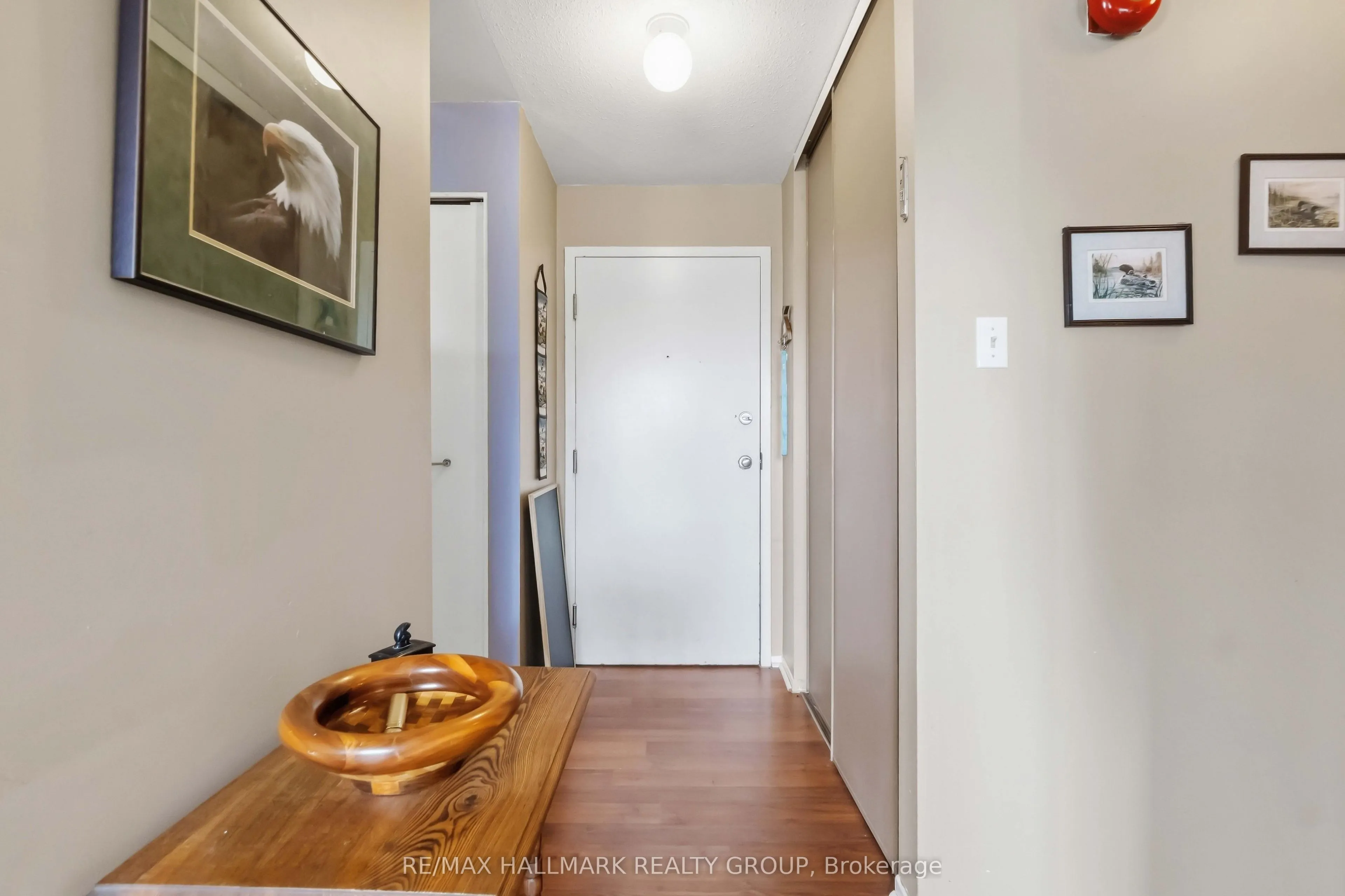 218 Viewmount Drive #400