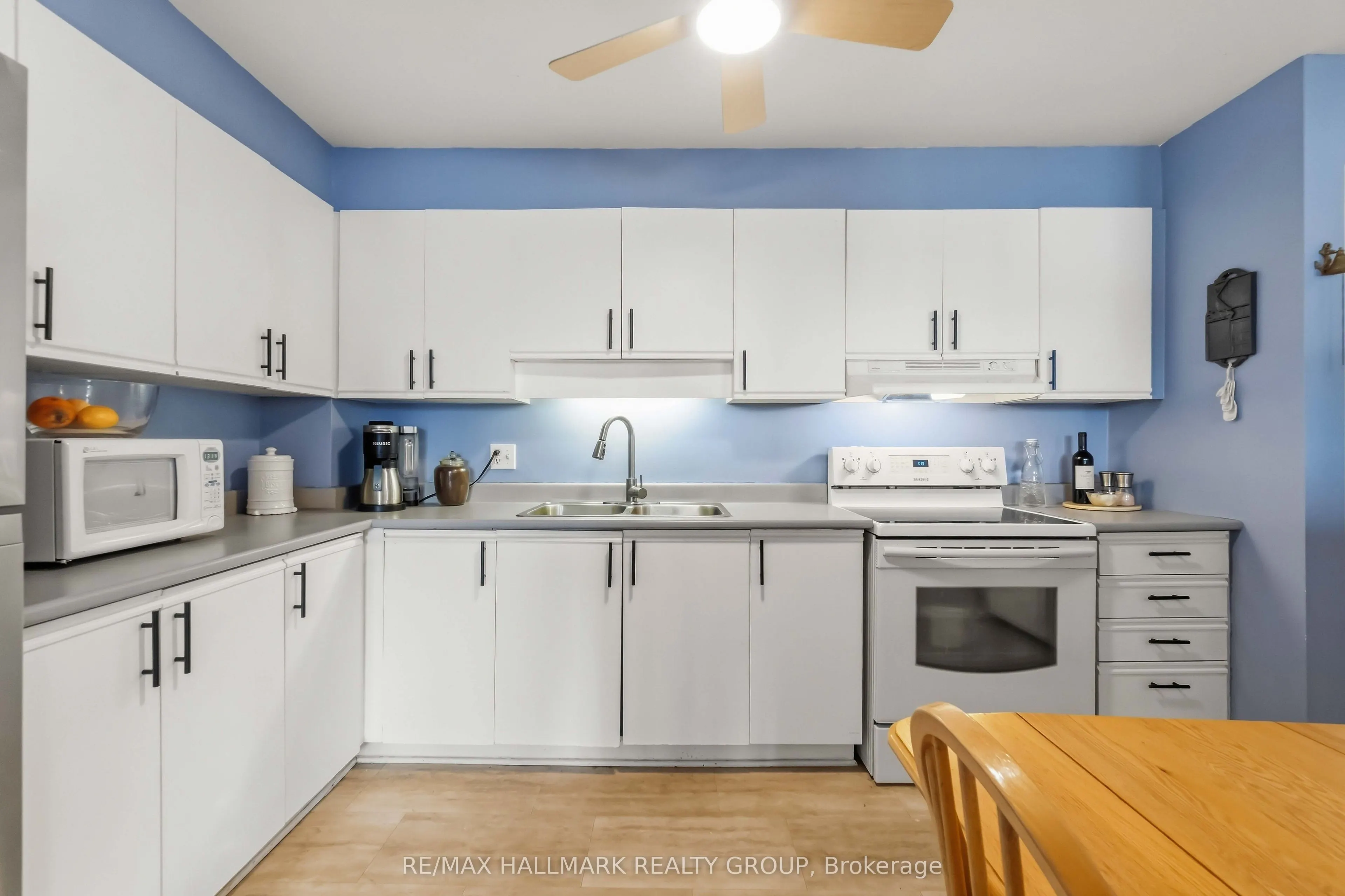 218 Viewmount Drive #400