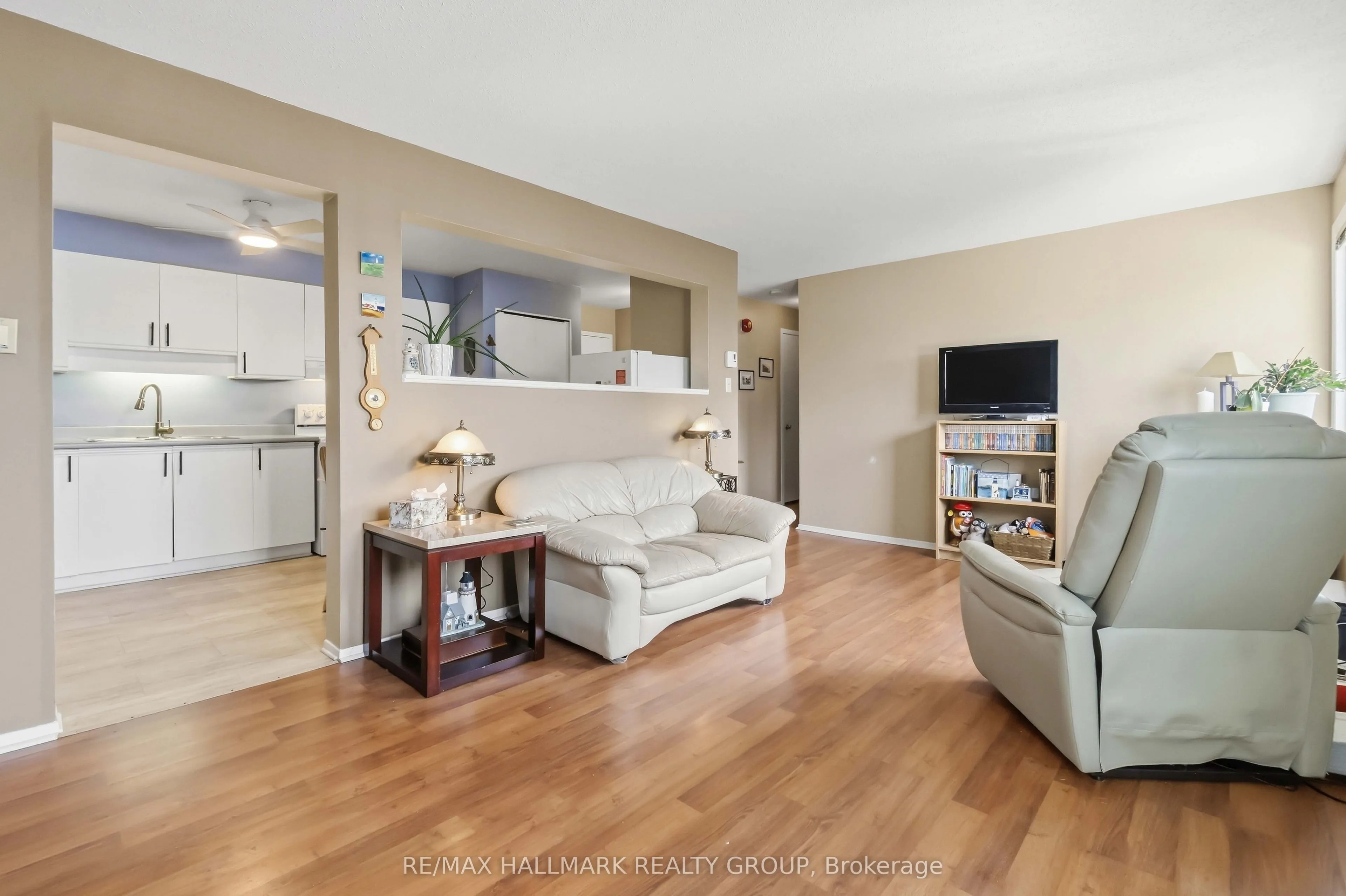 218 Viewmount Drive #400