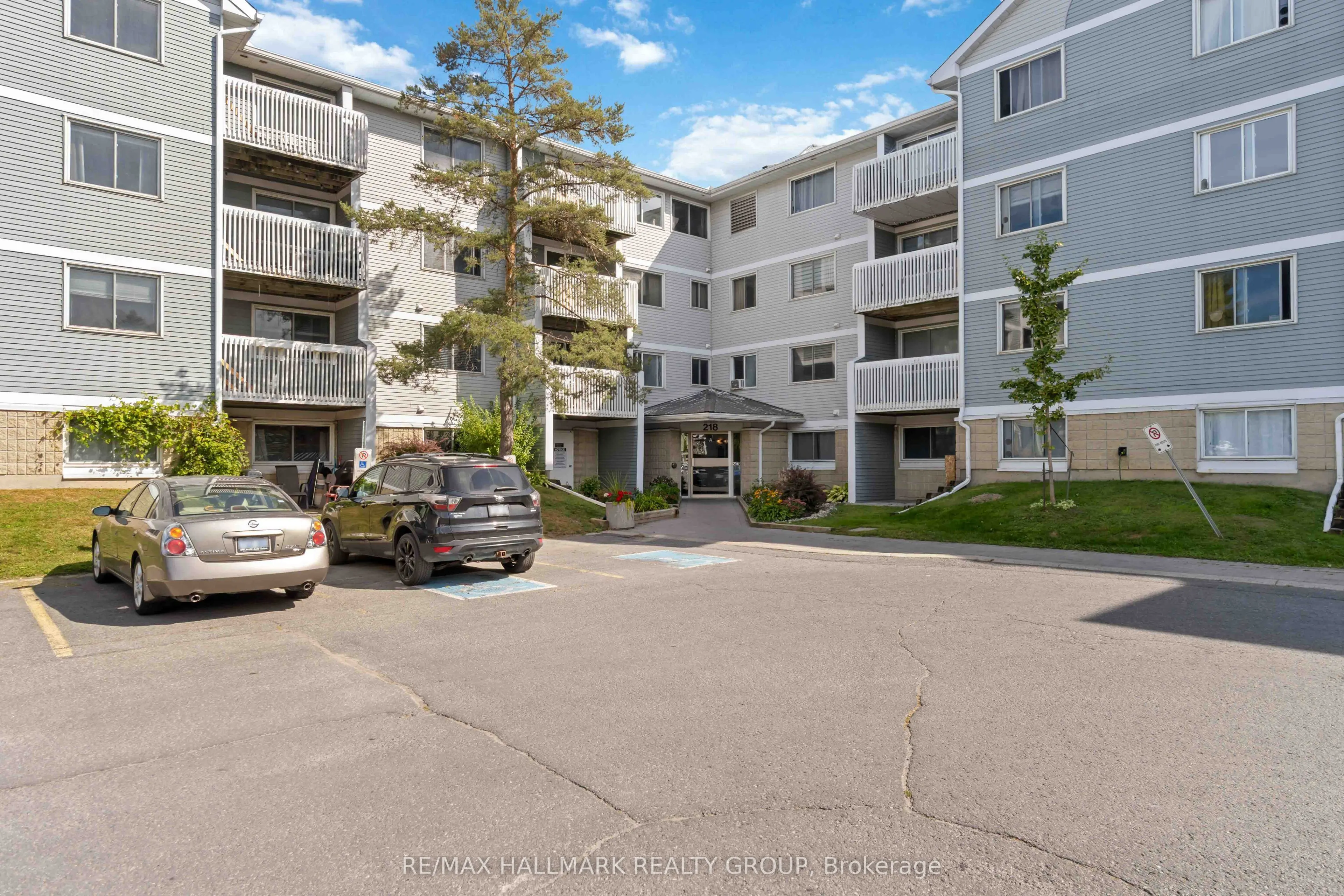 218 Viewmount Drive #400