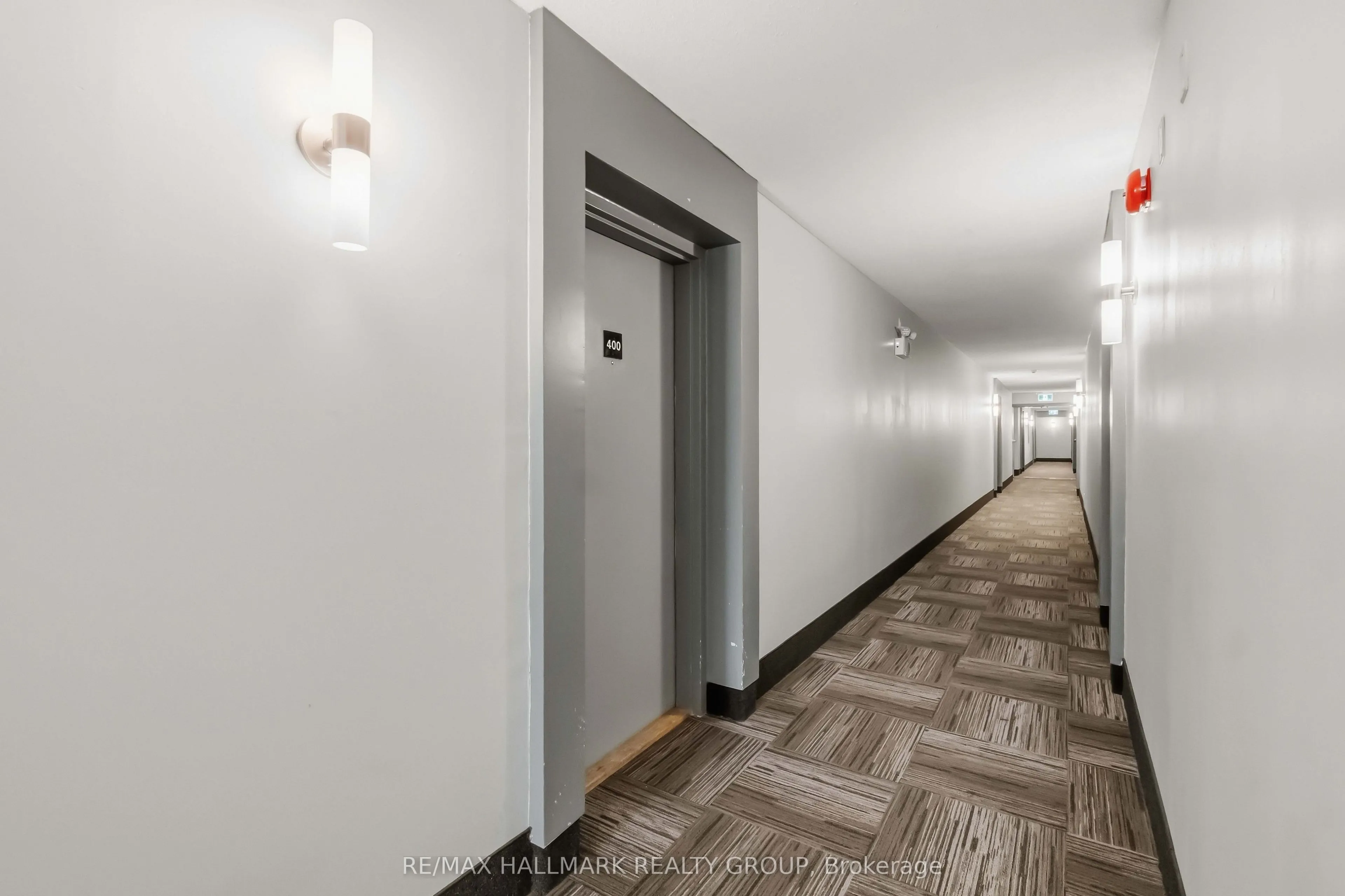 218 Viewmount Drive #400