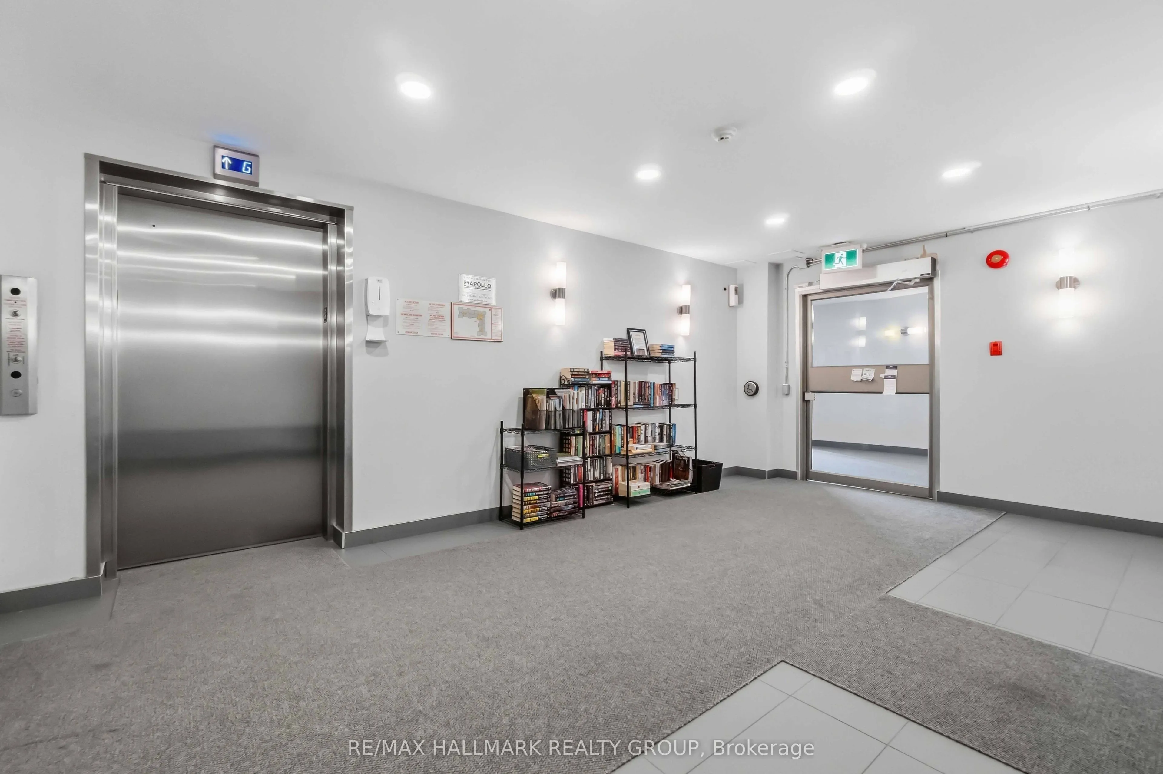 218 Viewmount Drive #400