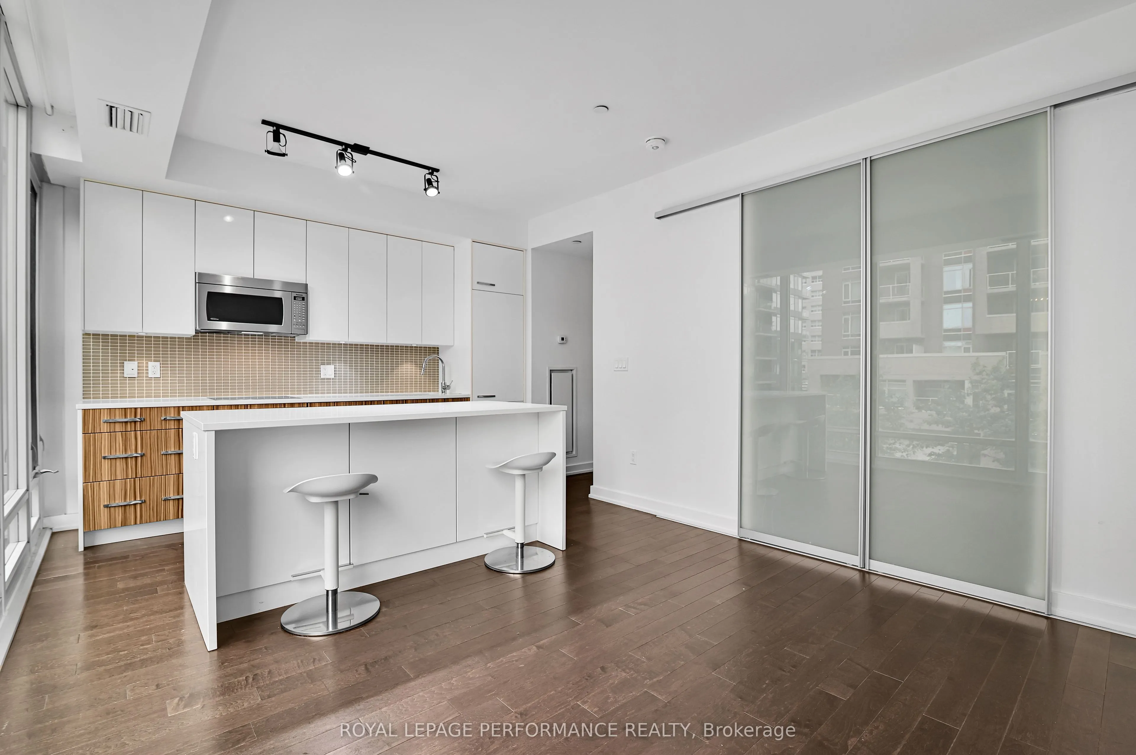 111 Champagne Avenue S #202