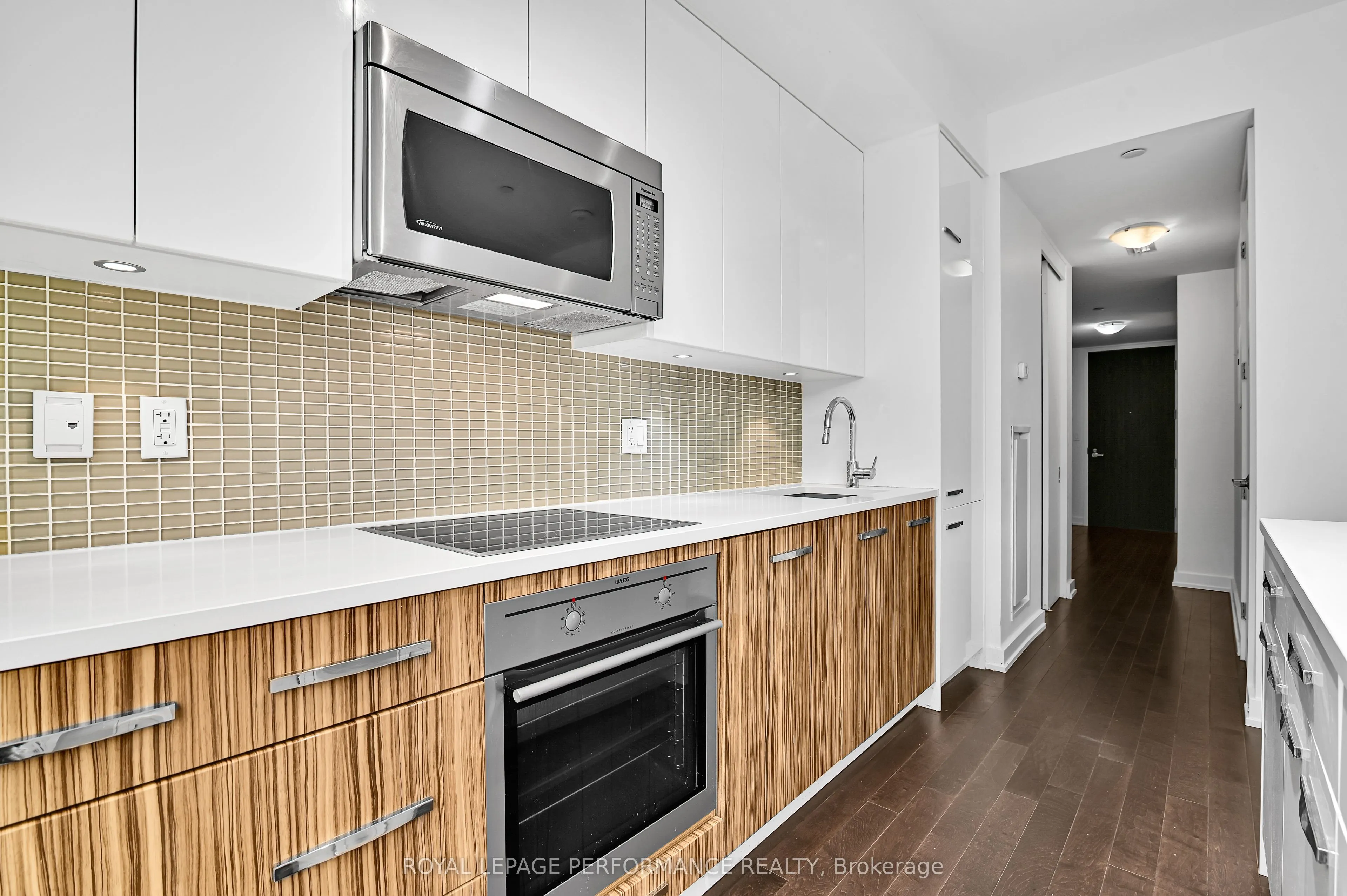 111 Champagne Avenue S #202
