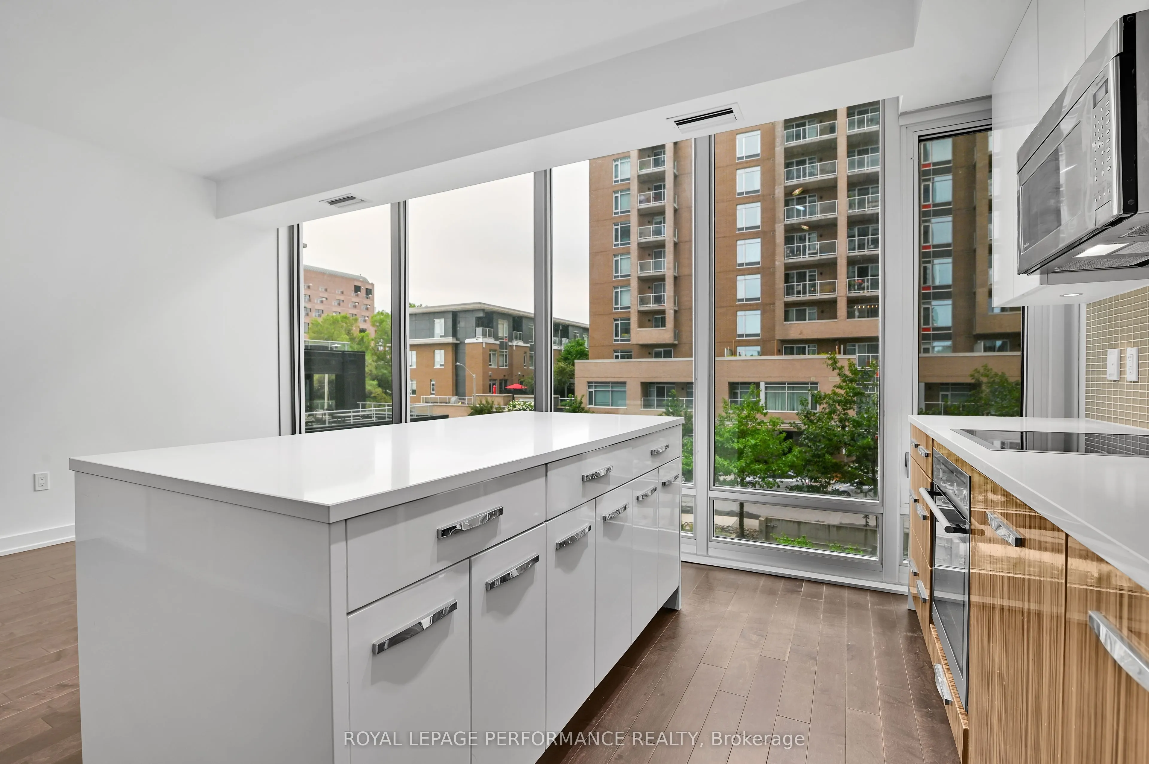 111 Champagne Avenue S #202