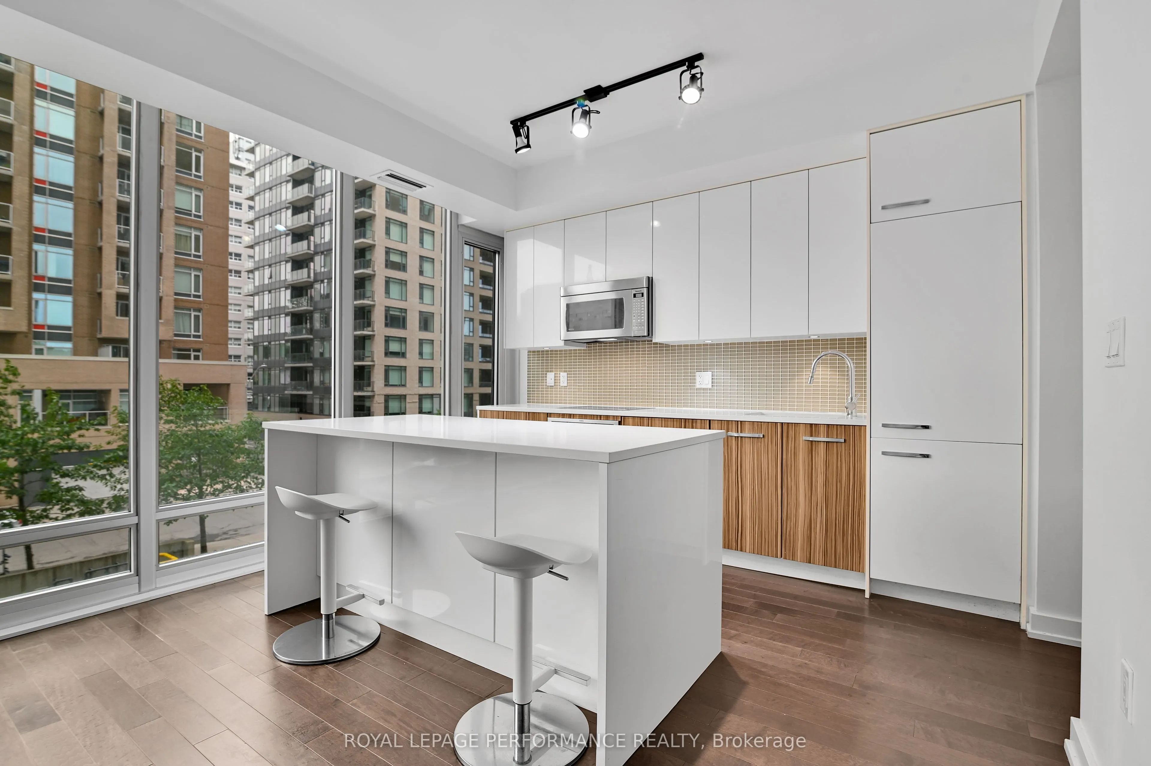 111 Champagne Avenue S #202