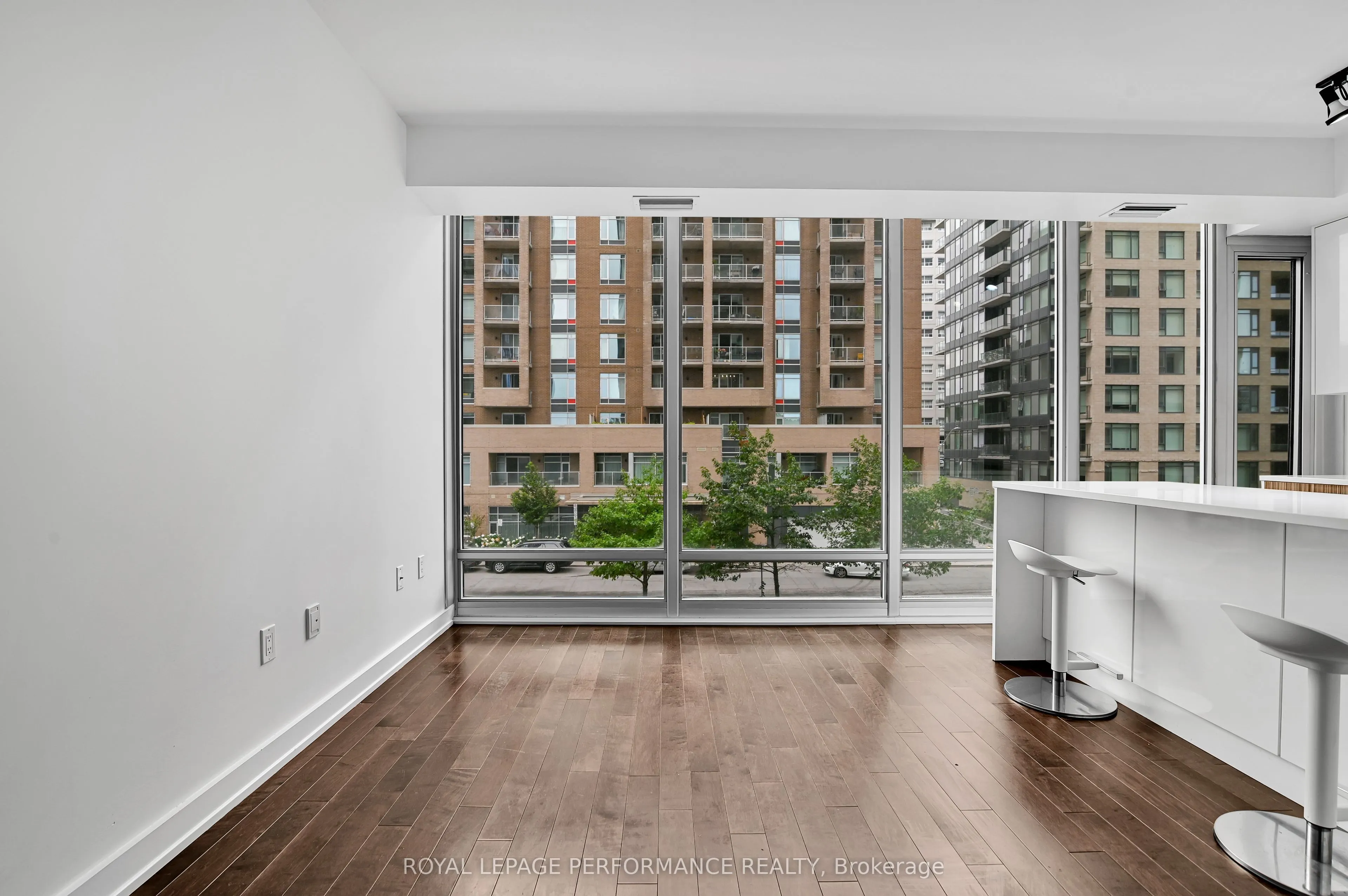 111 Champagne Avenue S #202