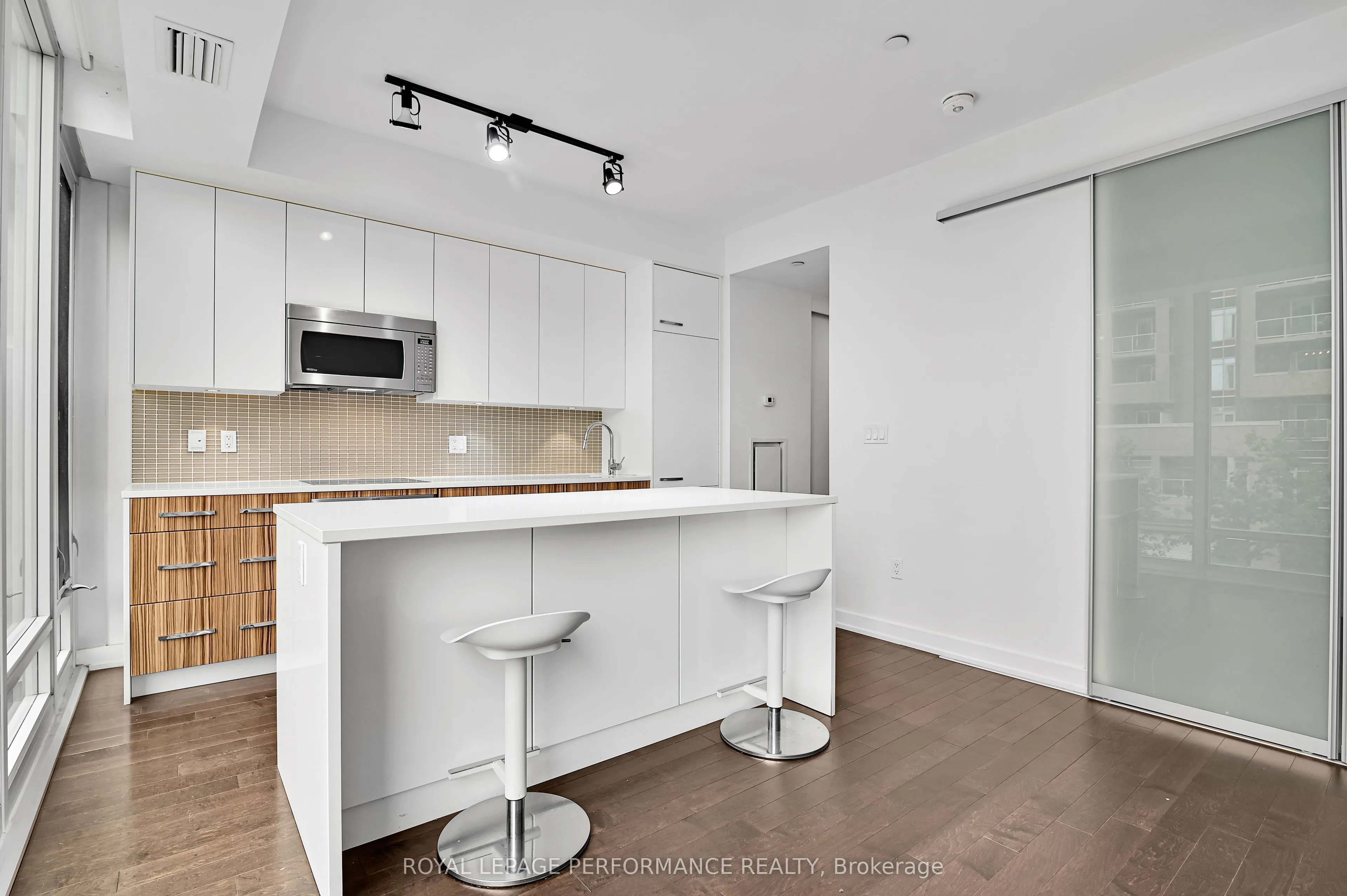 111 Champagne Avenue S #202