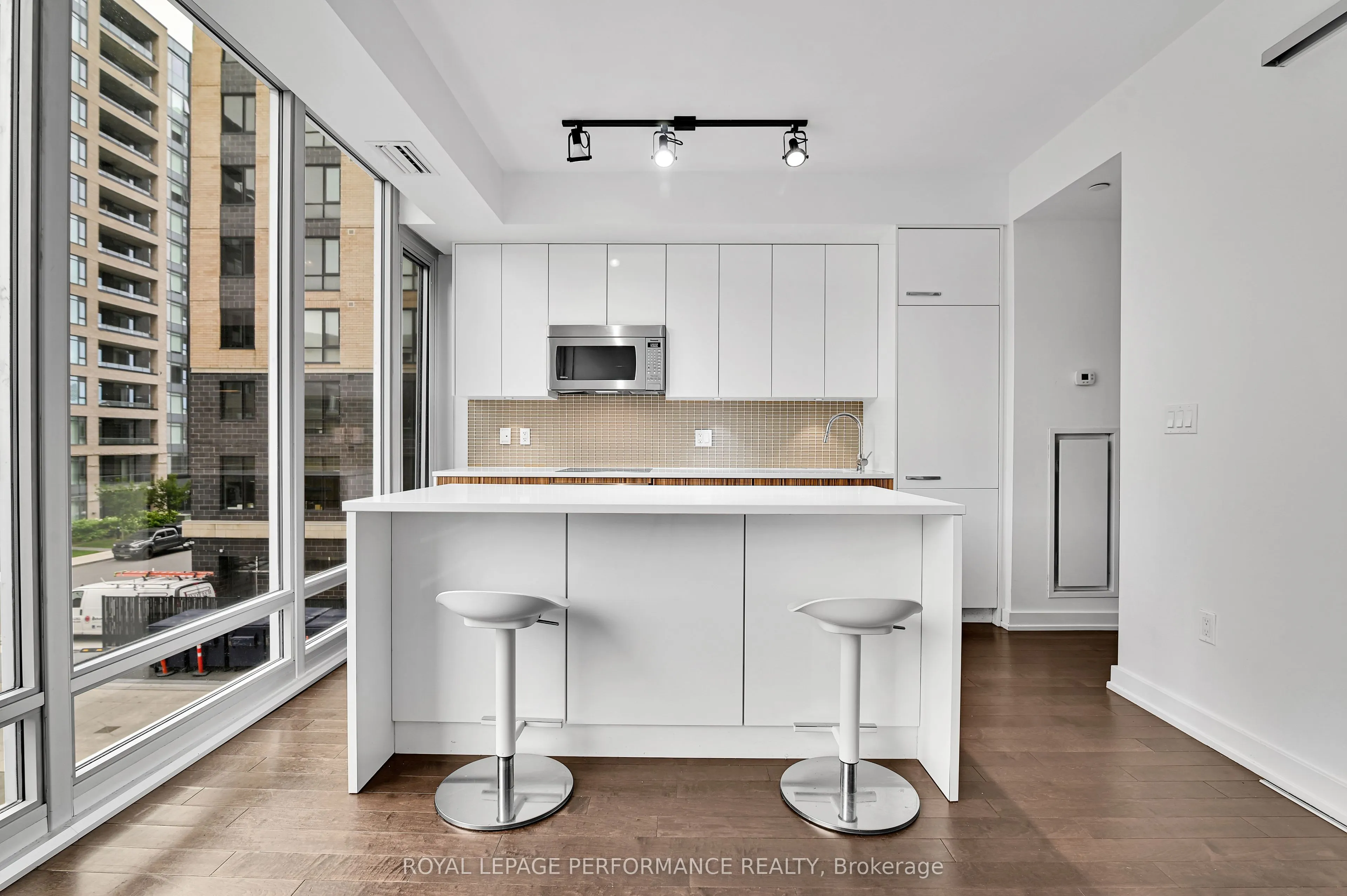 111 Champagne Avenue S #202