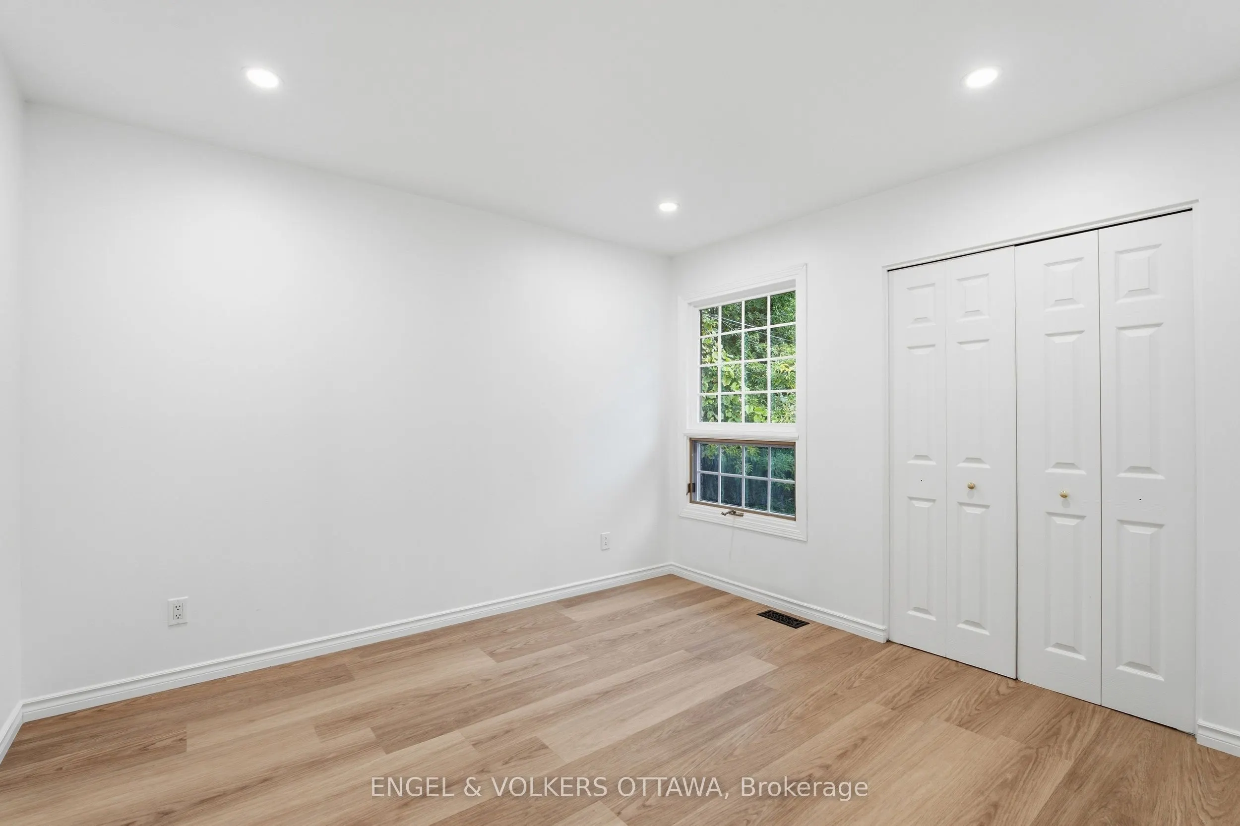 5293 Mclean Crescent
