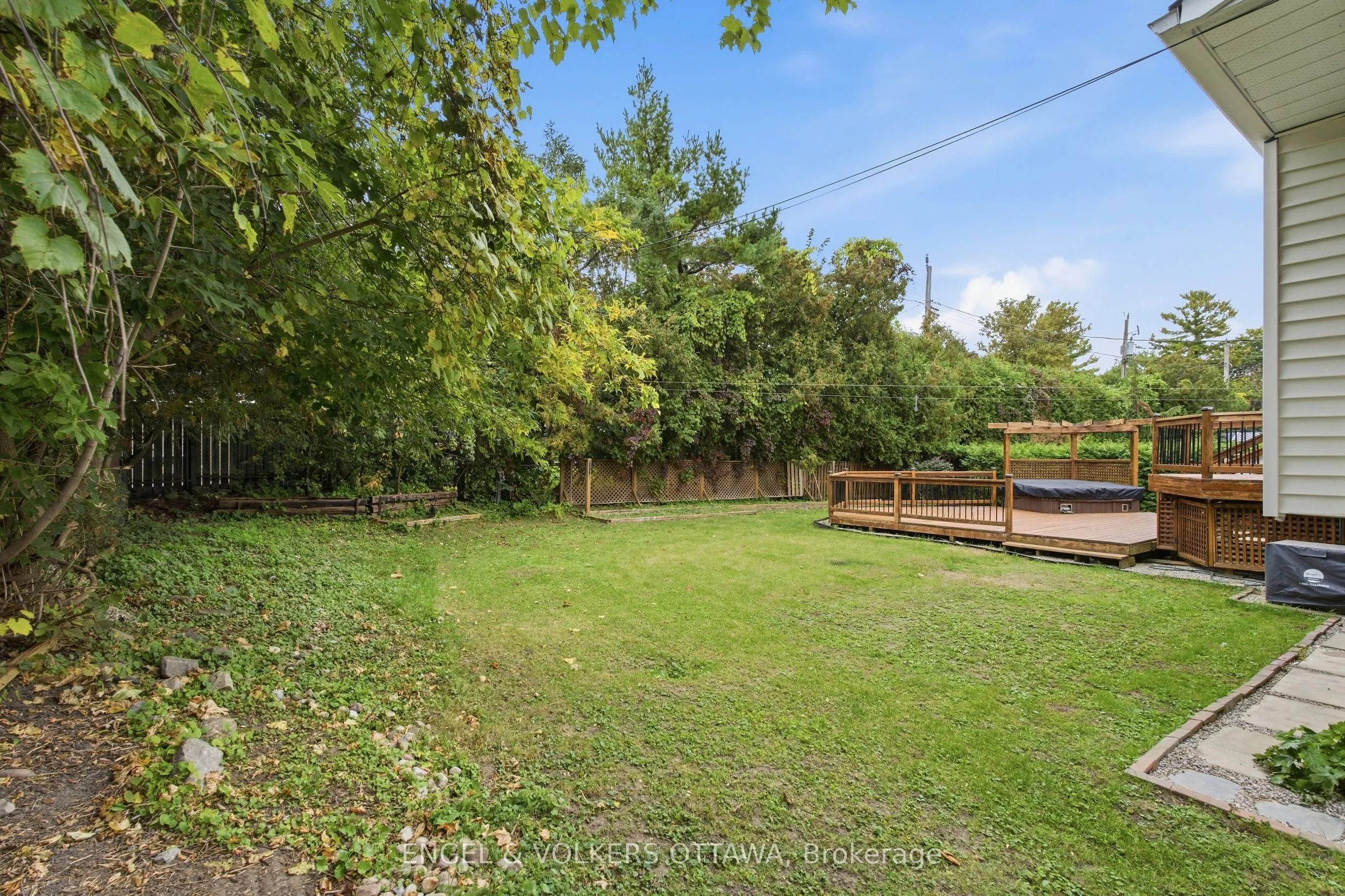 5293 Mclean Crescent