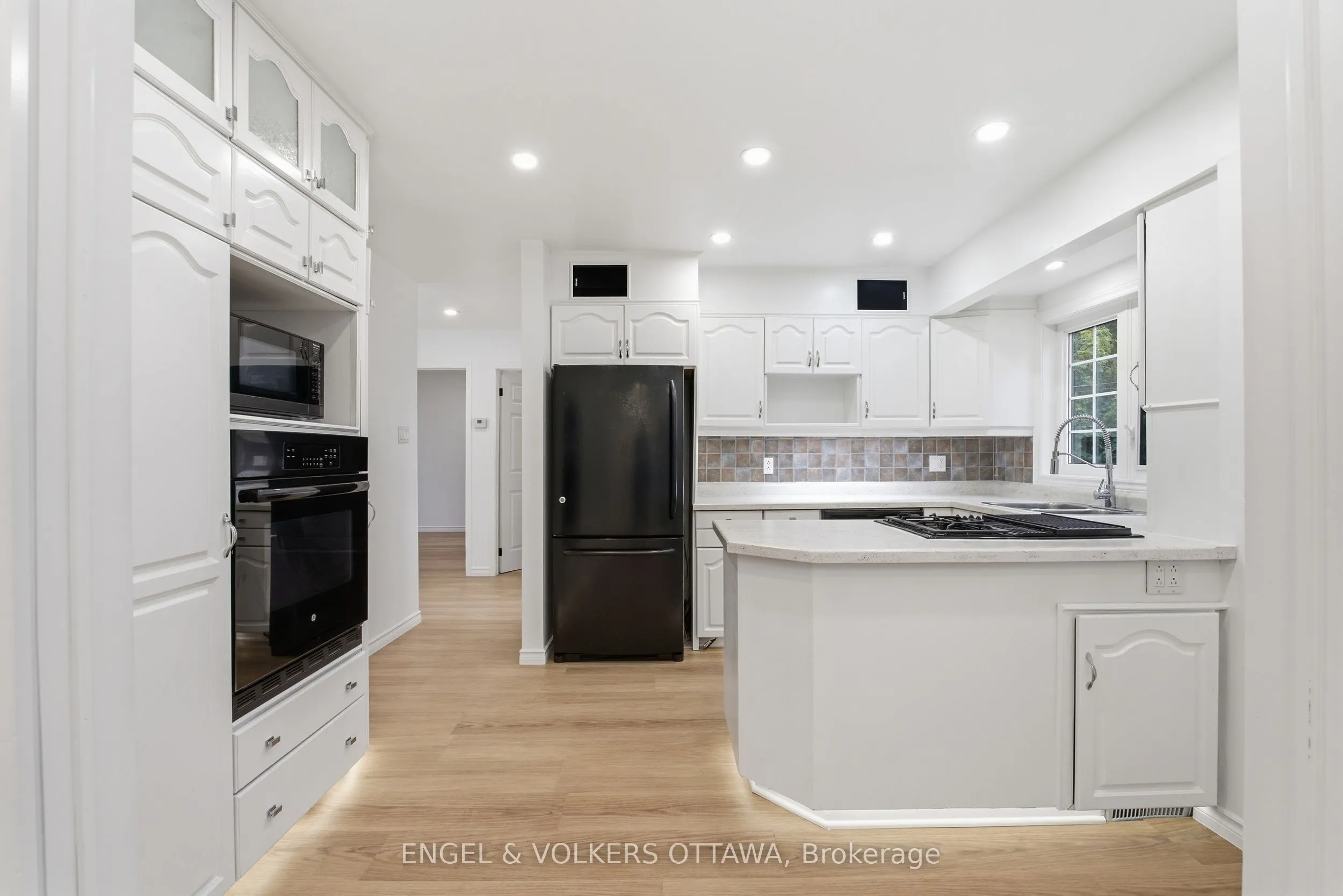 5293 Mclean Crescent
