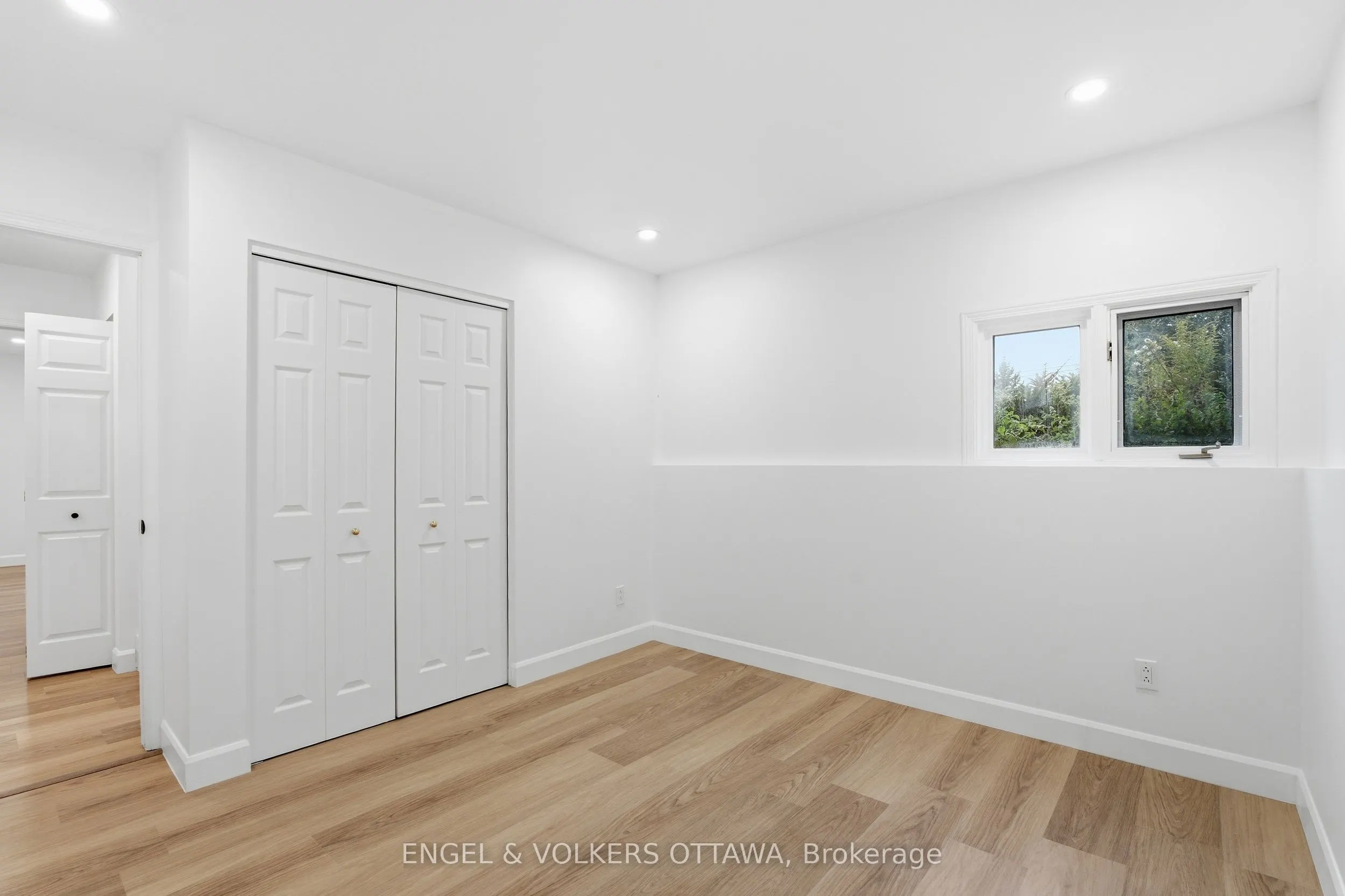 5293 Mclean Crescent