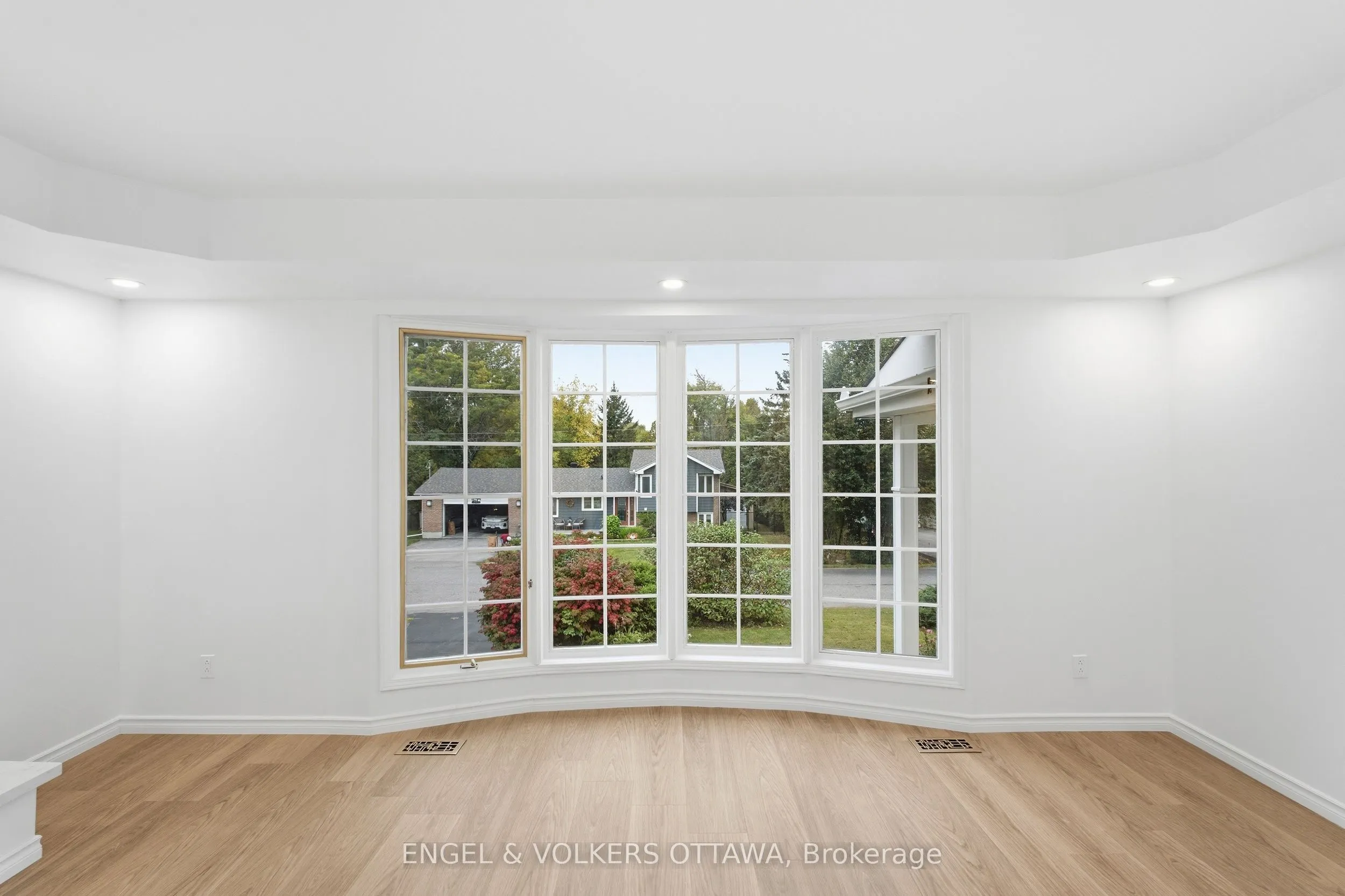 5293 Mclean Crescent