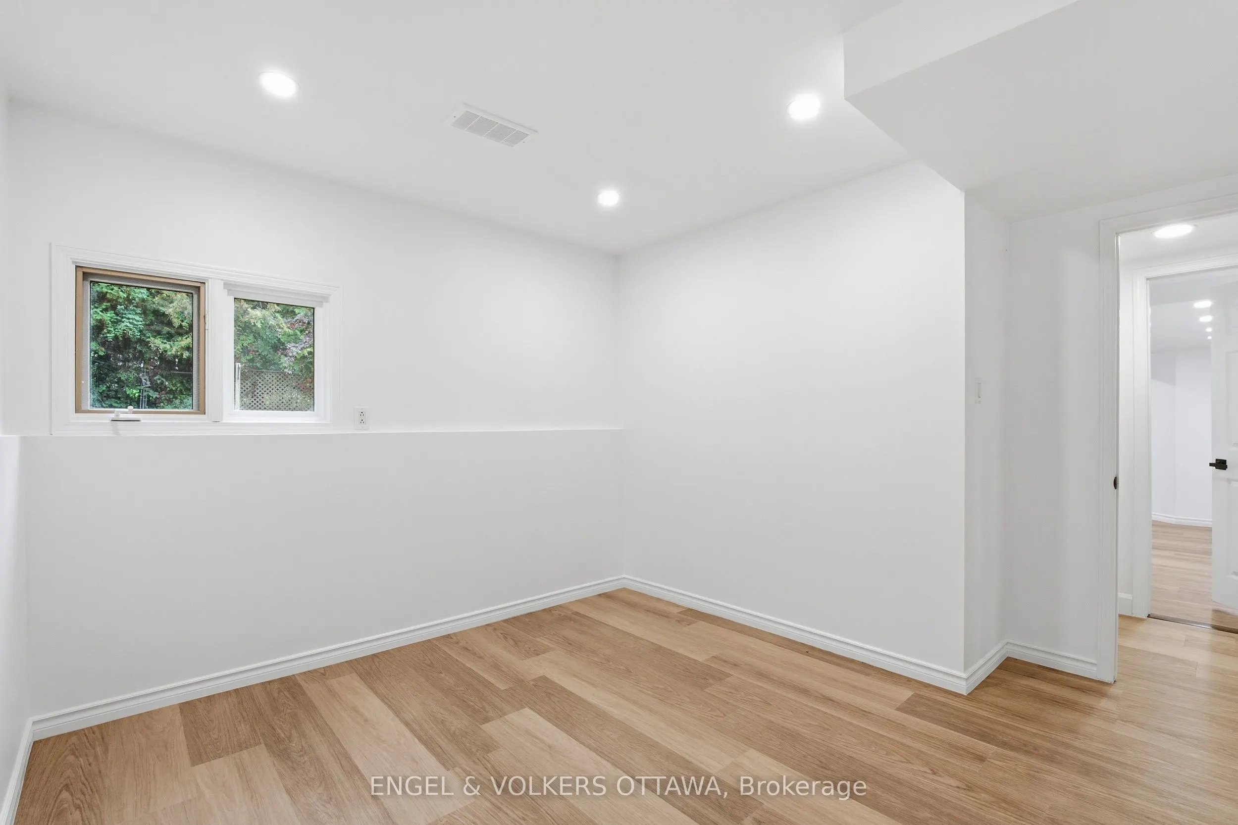 5293 Mclean Crescent