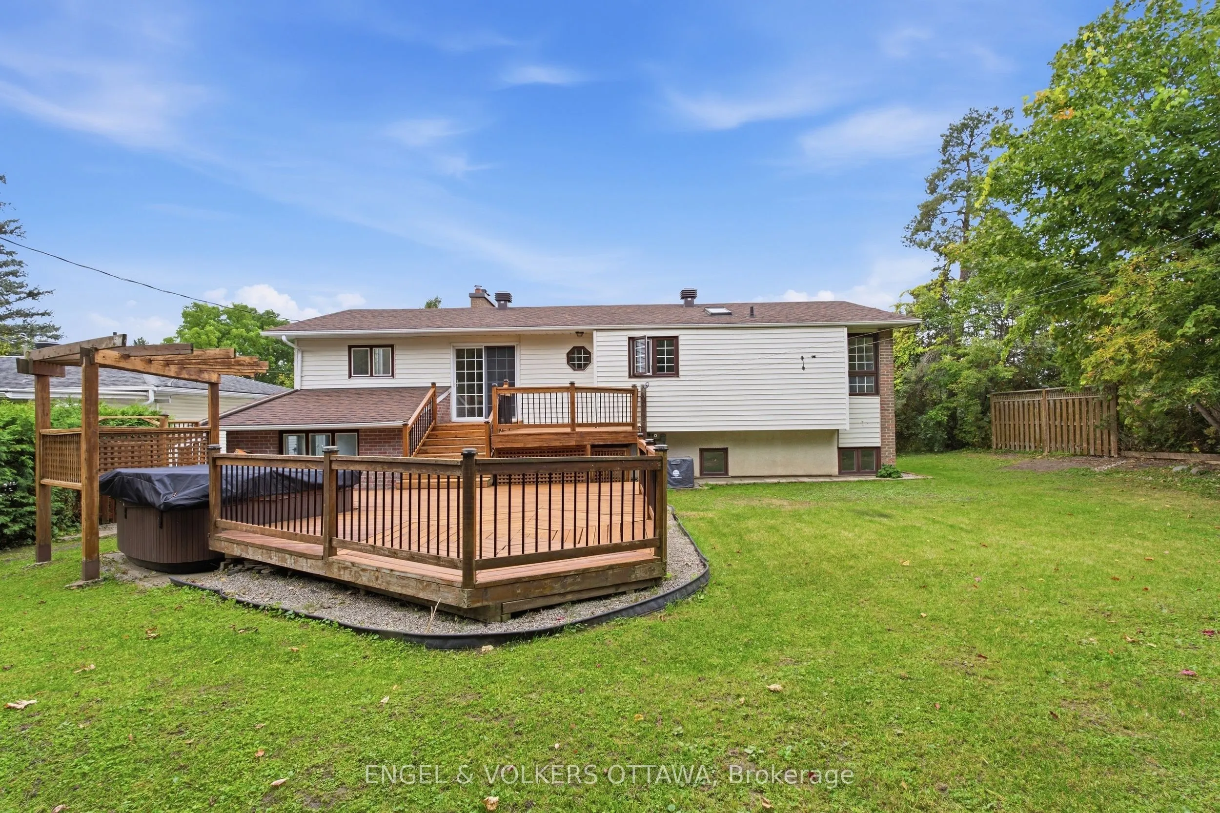 5293 Mclean Crescent
