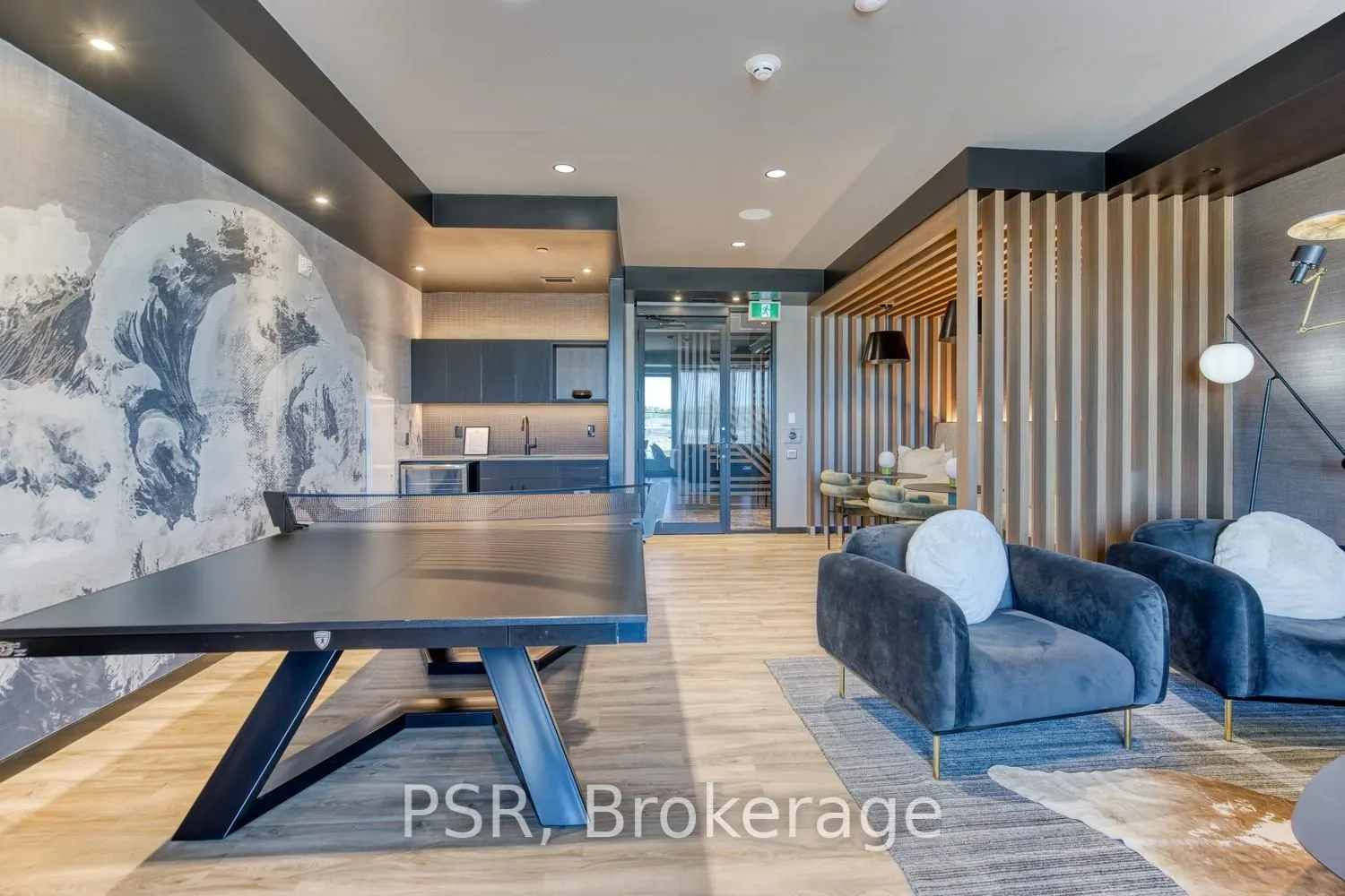 150 Hollywood Court #617