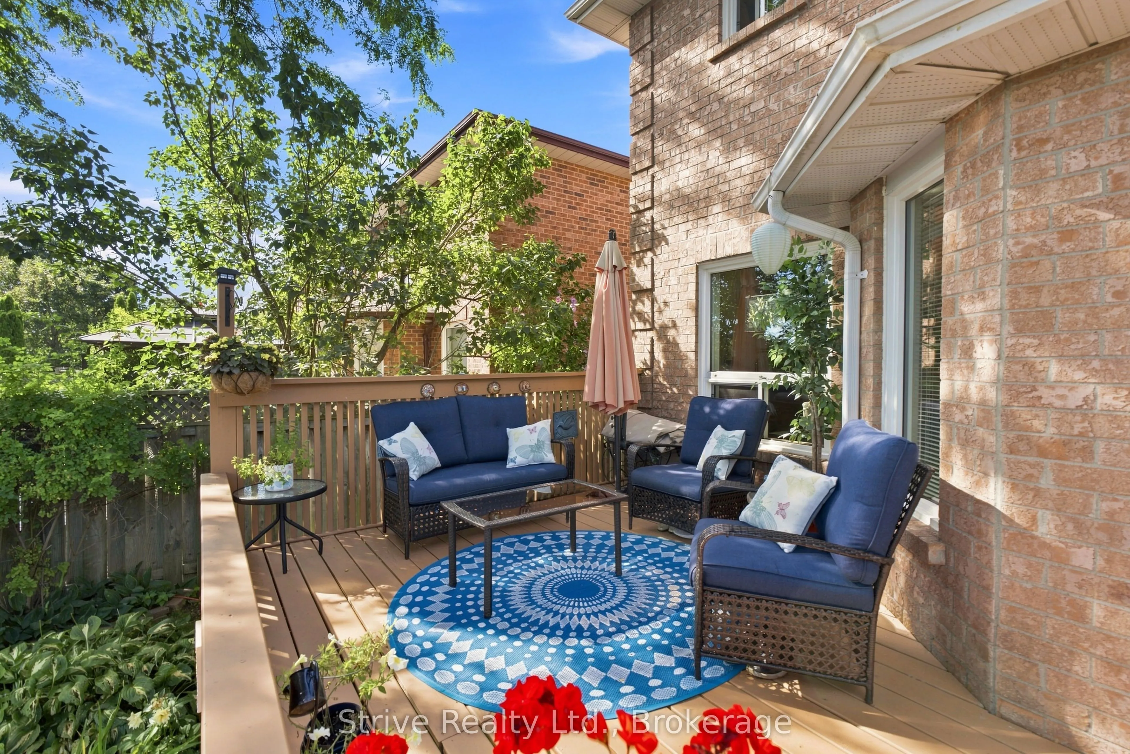 132 East House Crescent