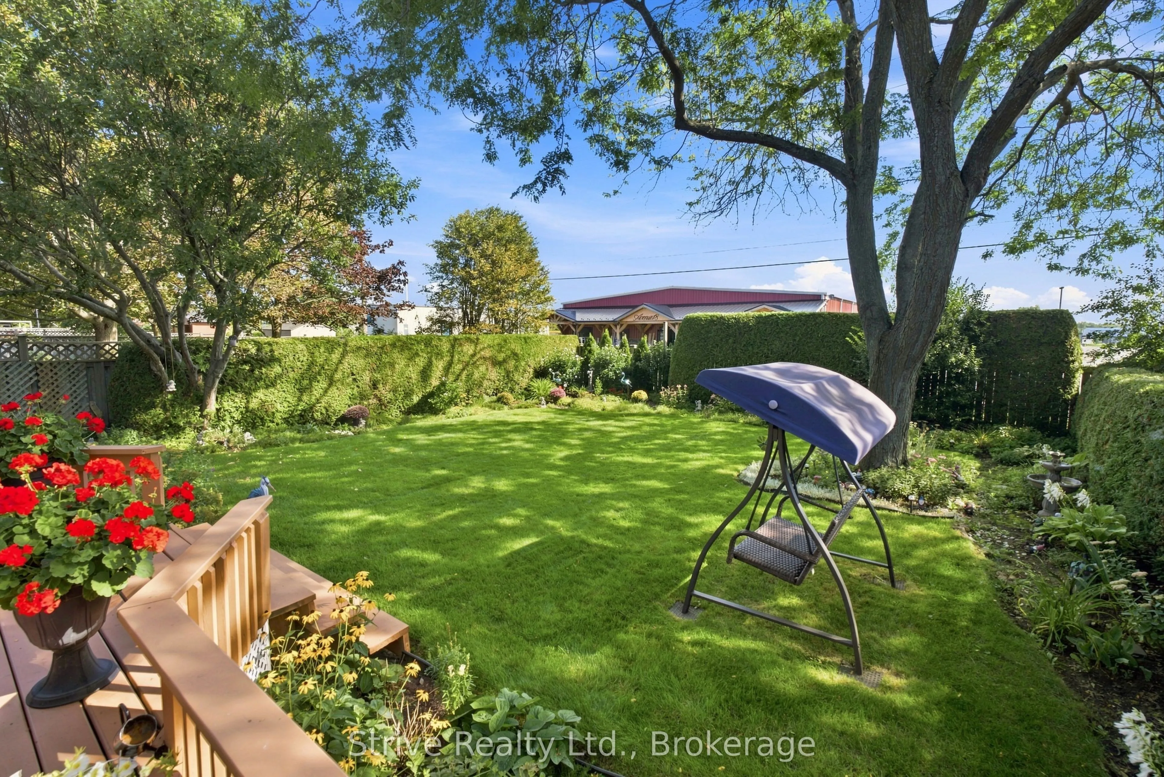 132 East House Crescent