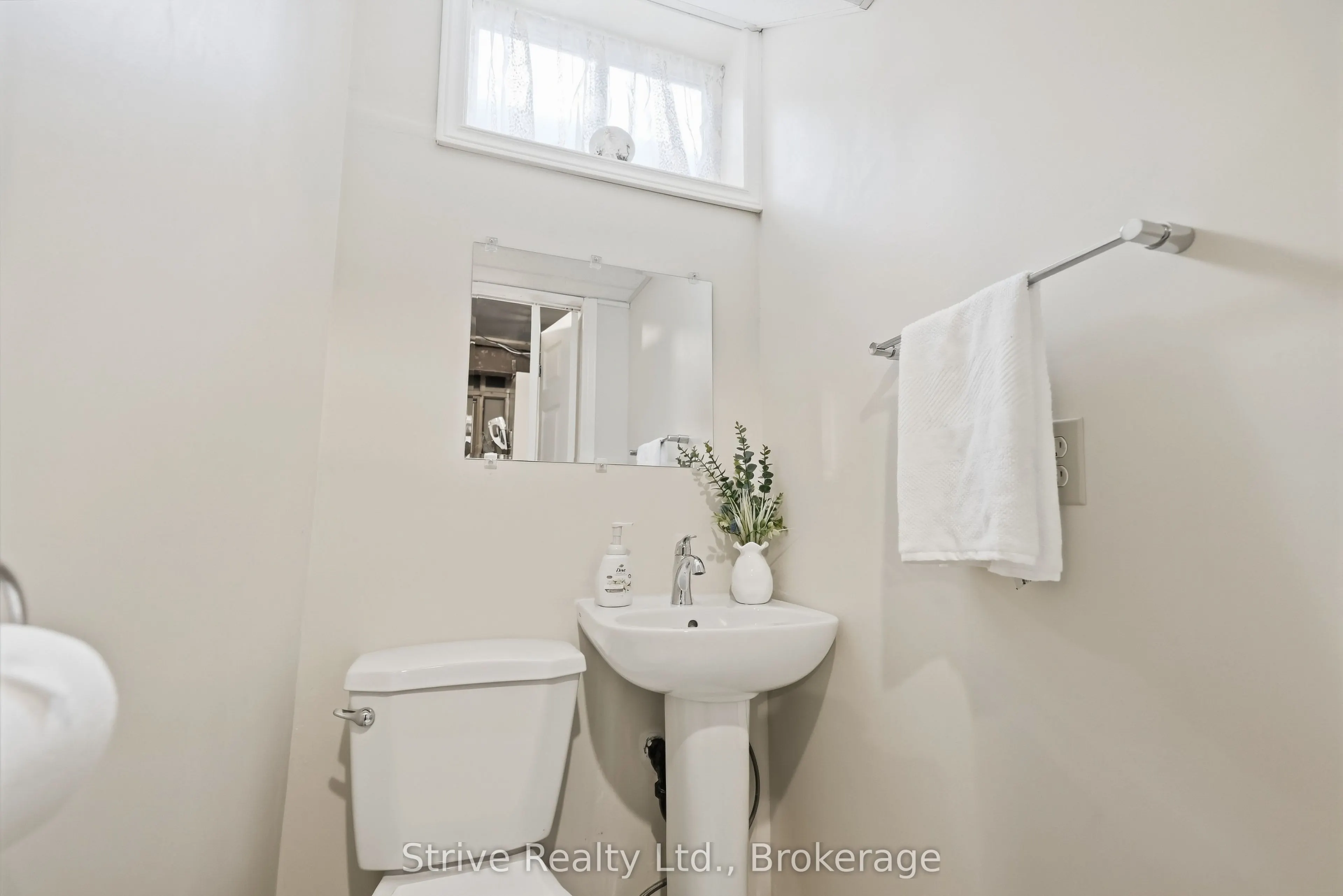 132 East House Crescent