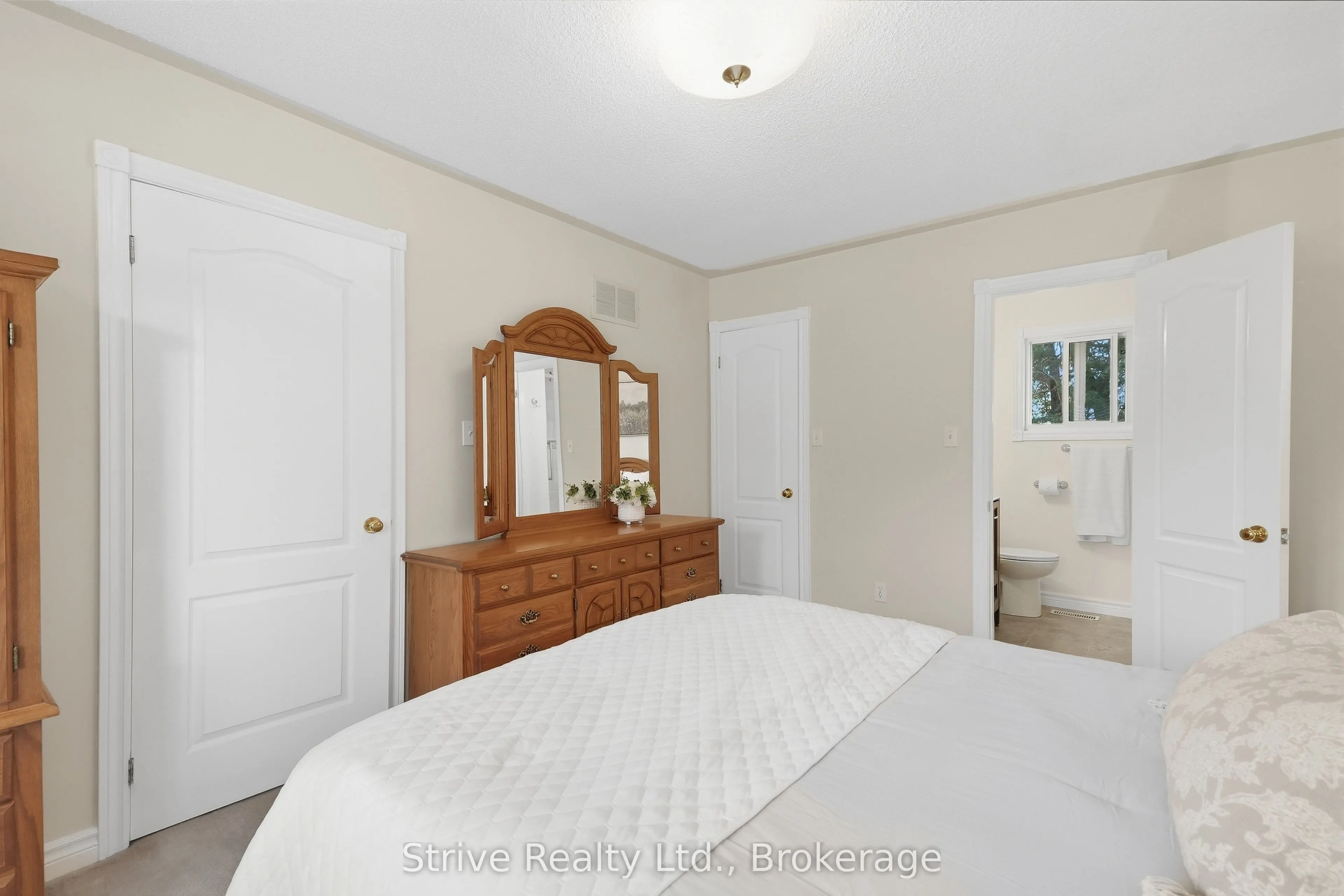 132 East House Crescent