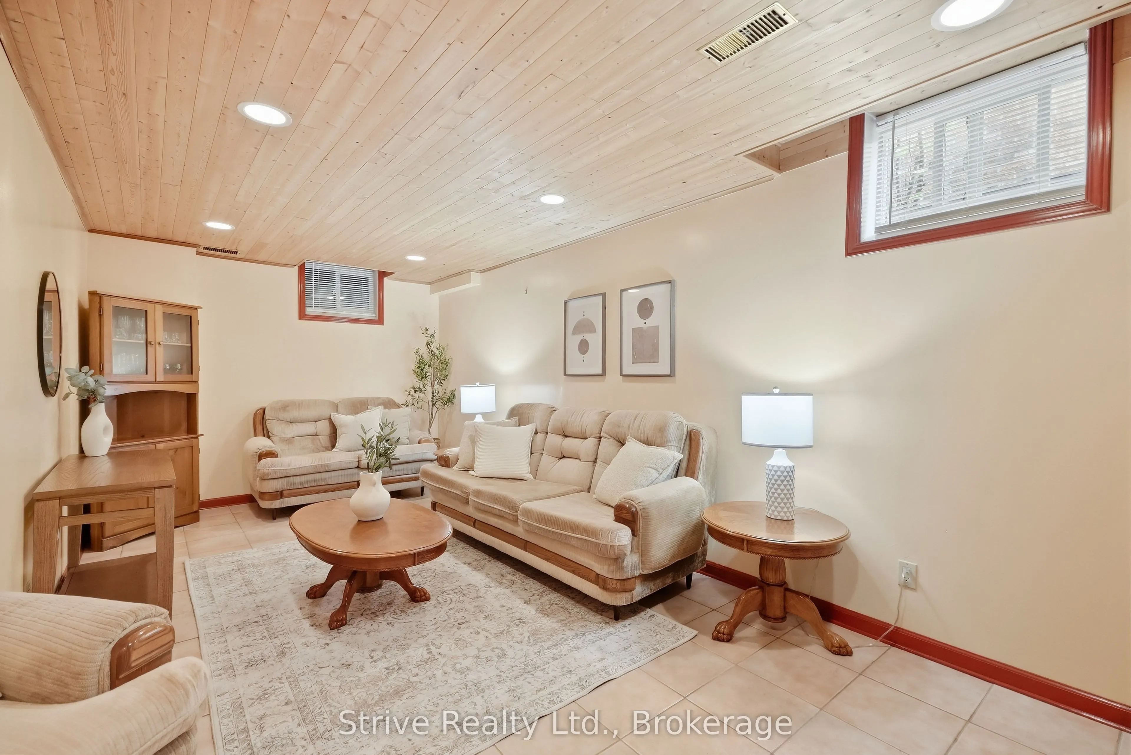 132 East House Crescent