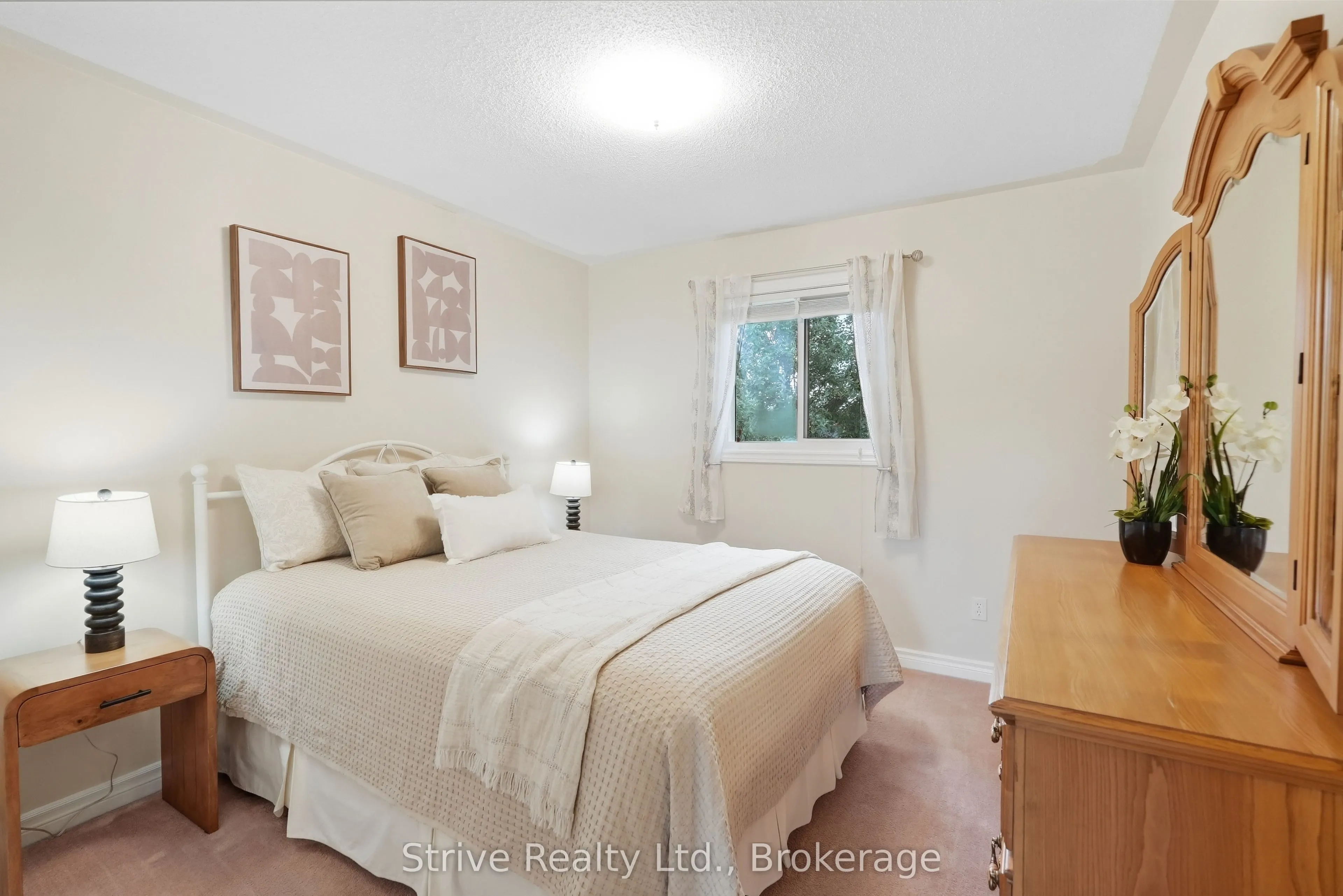 132 East House Crescent