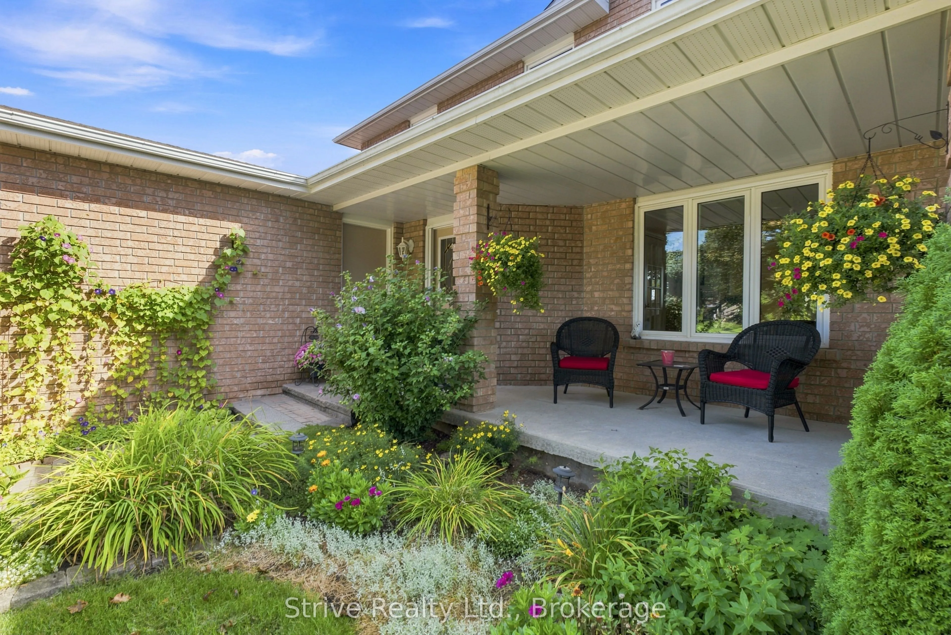 132 East House Crescent