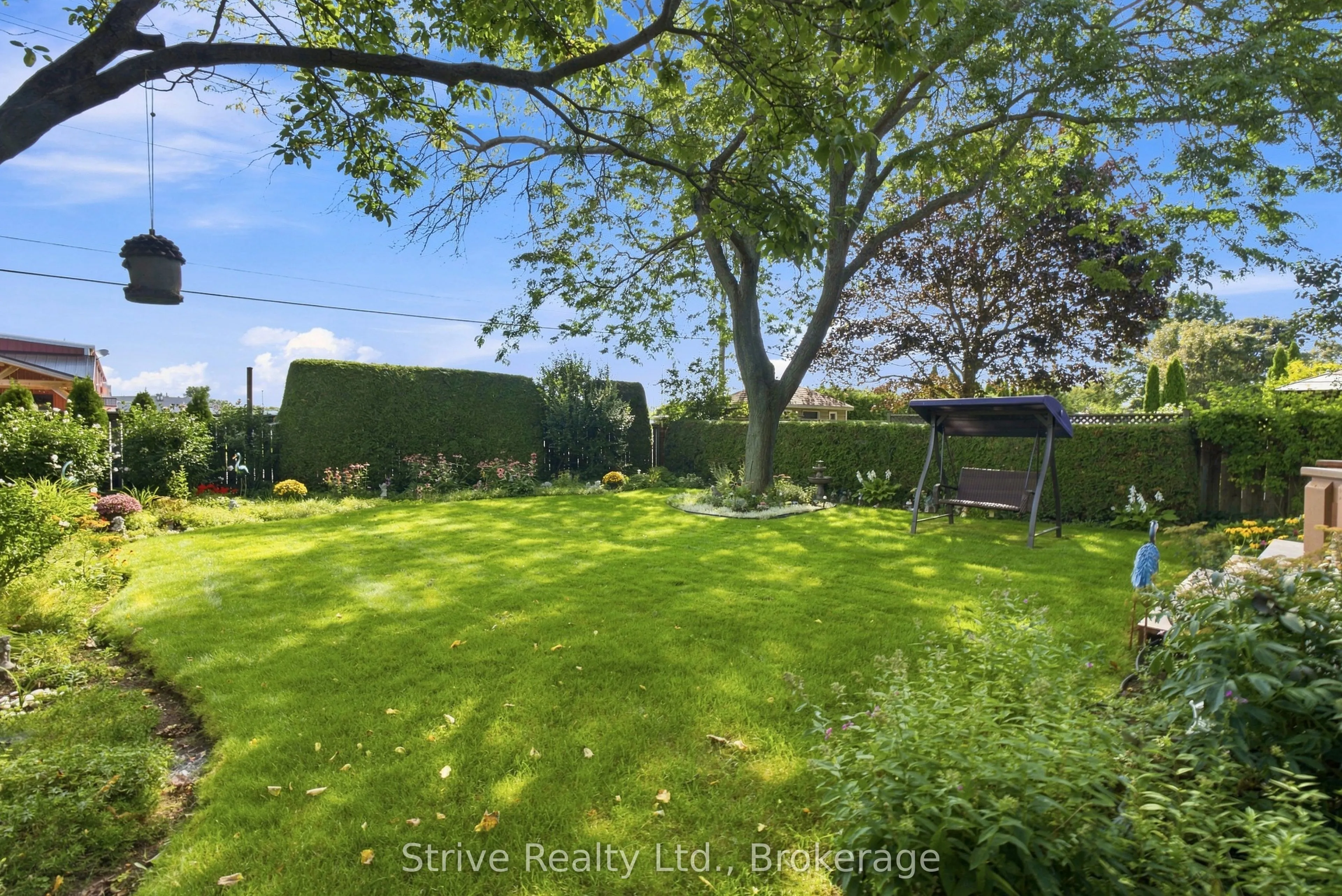 132 East House Crescent
