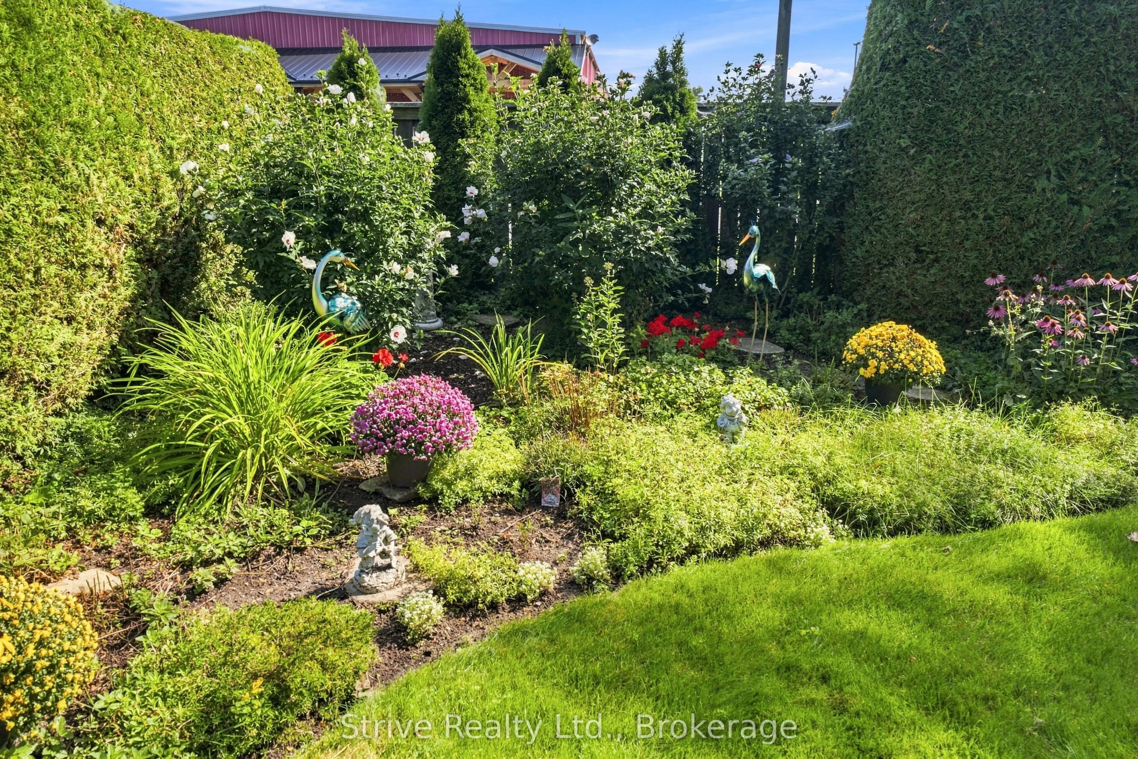 132 East House Crescent