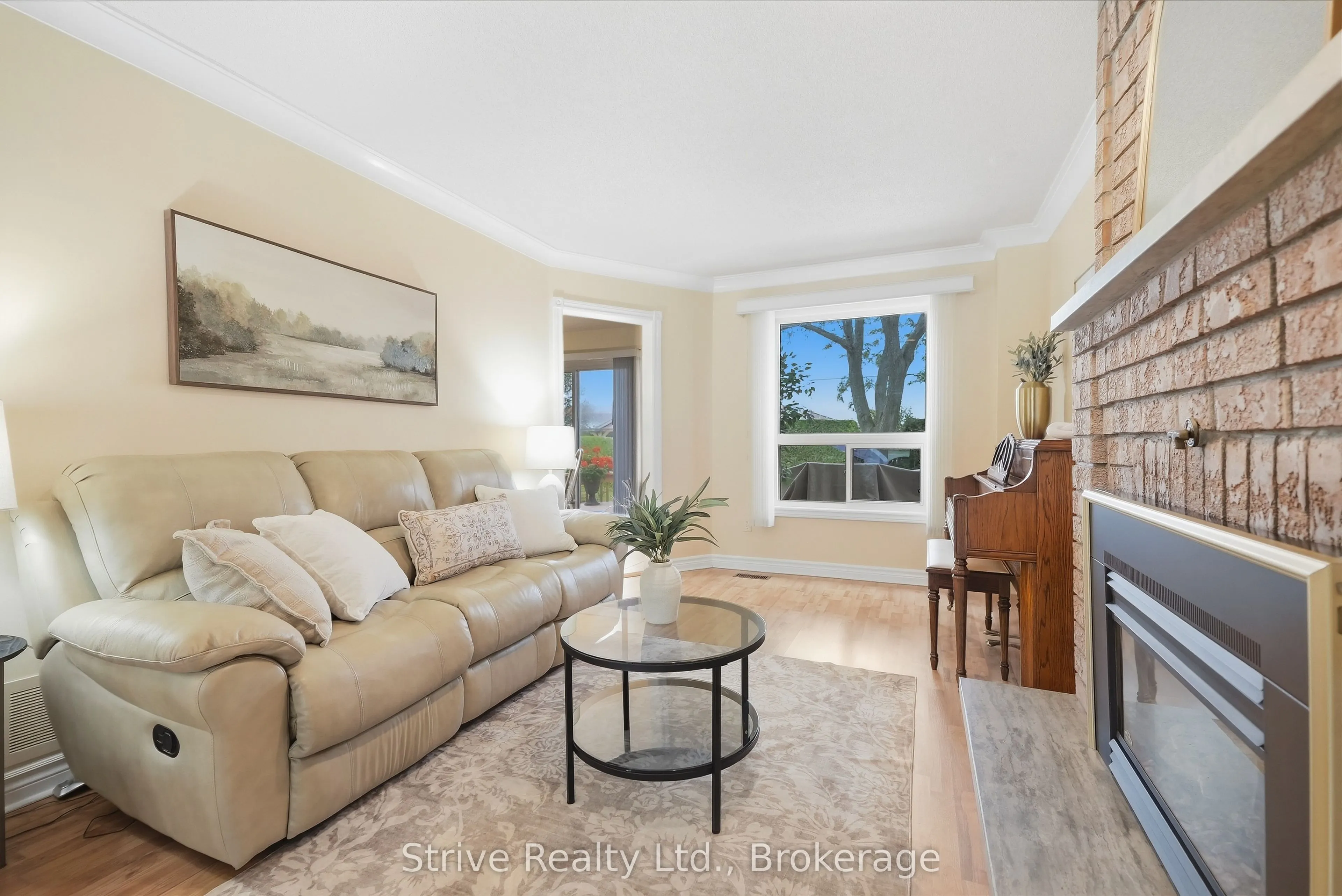 132 East House Crescent