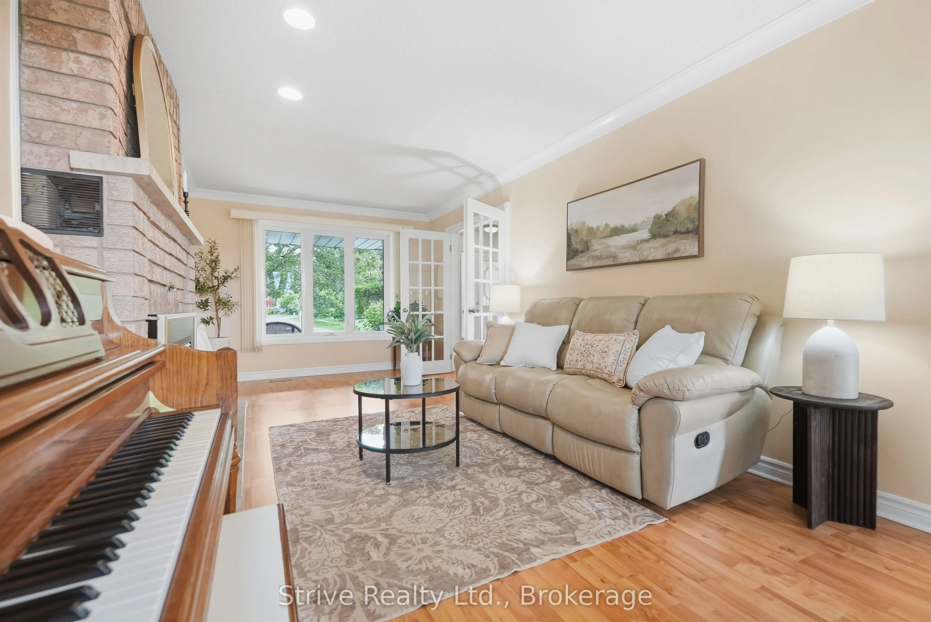 132 East House Crescent