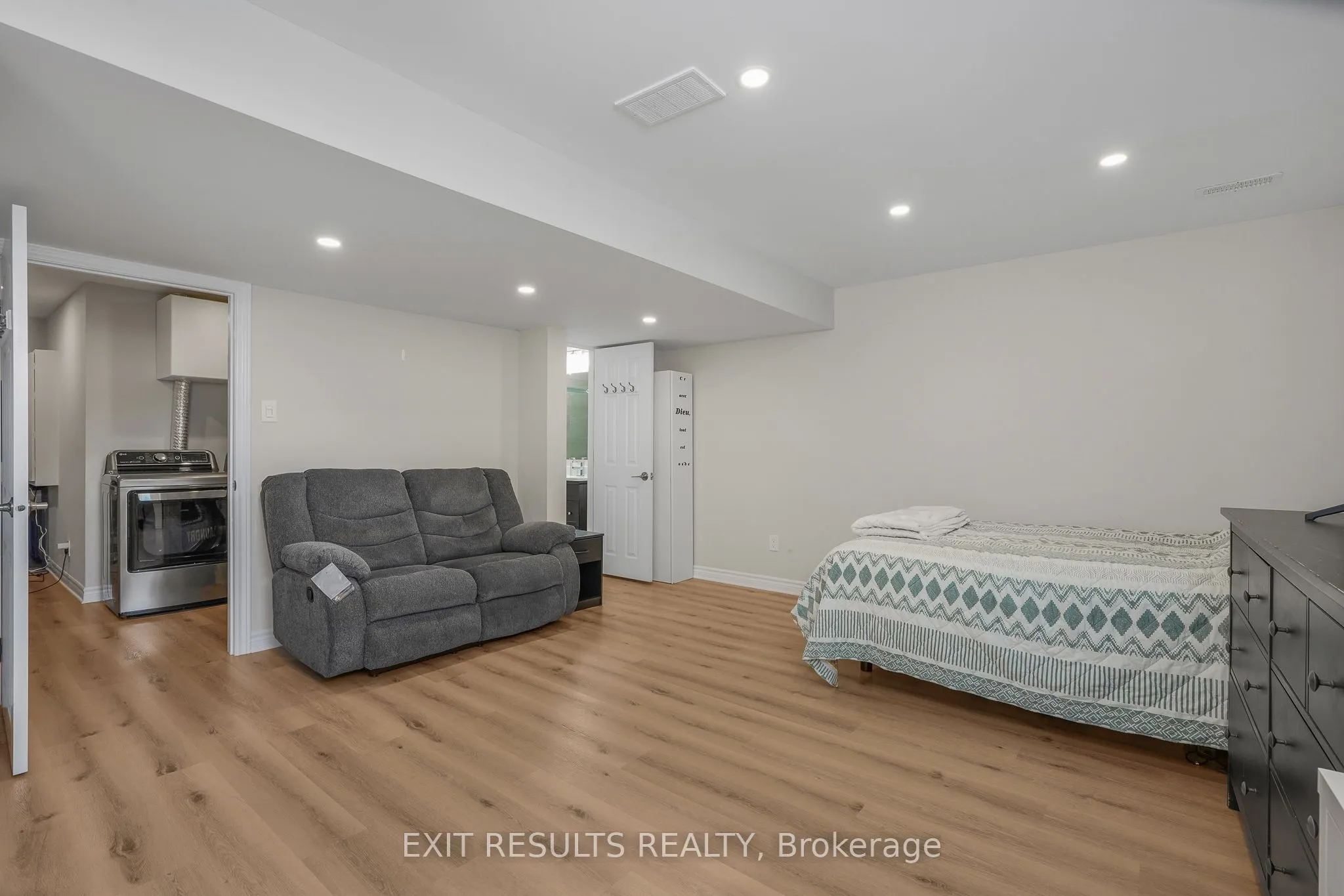 2609 RAYMOND Street