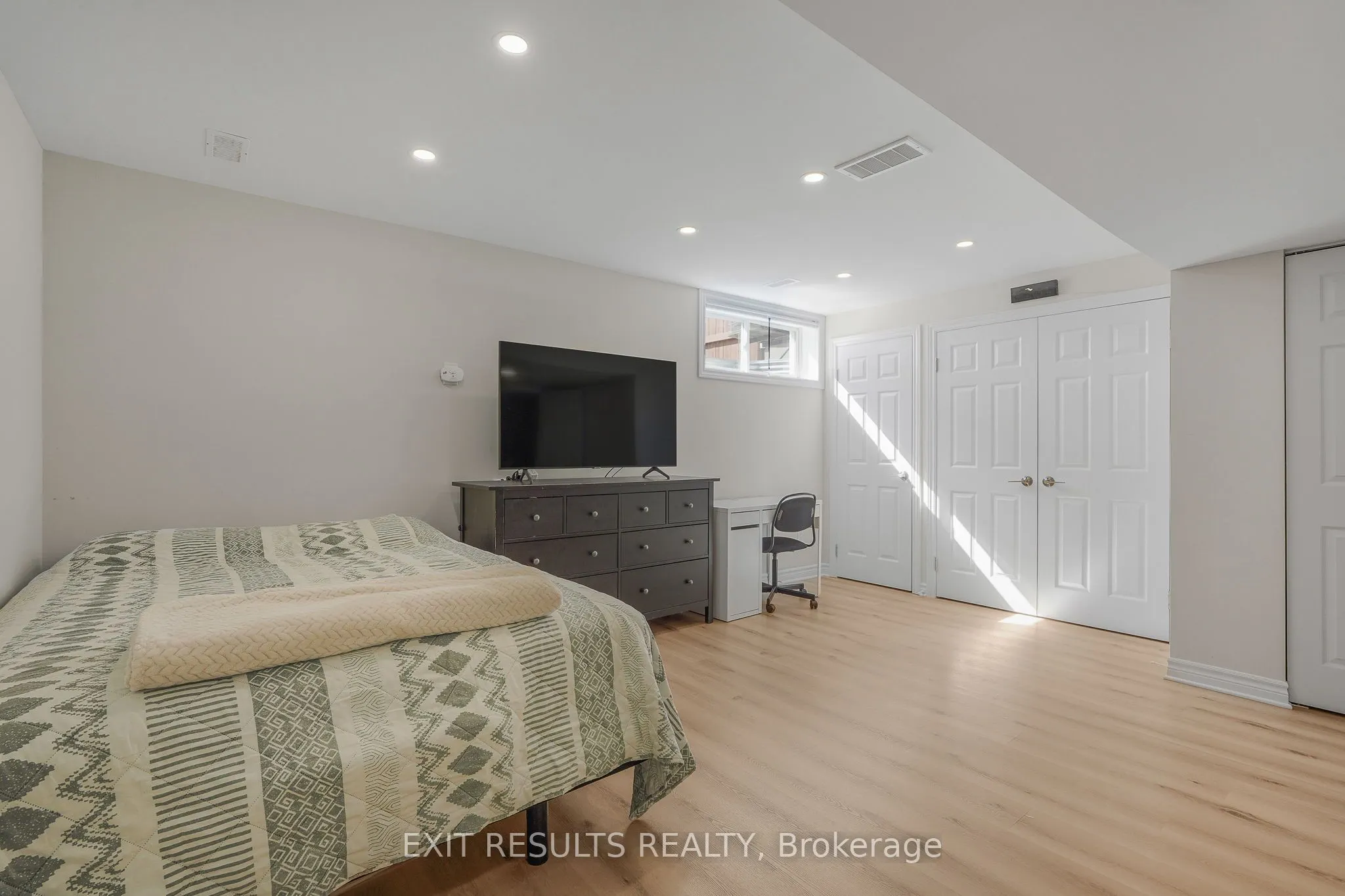 2609 RAYMOND Street