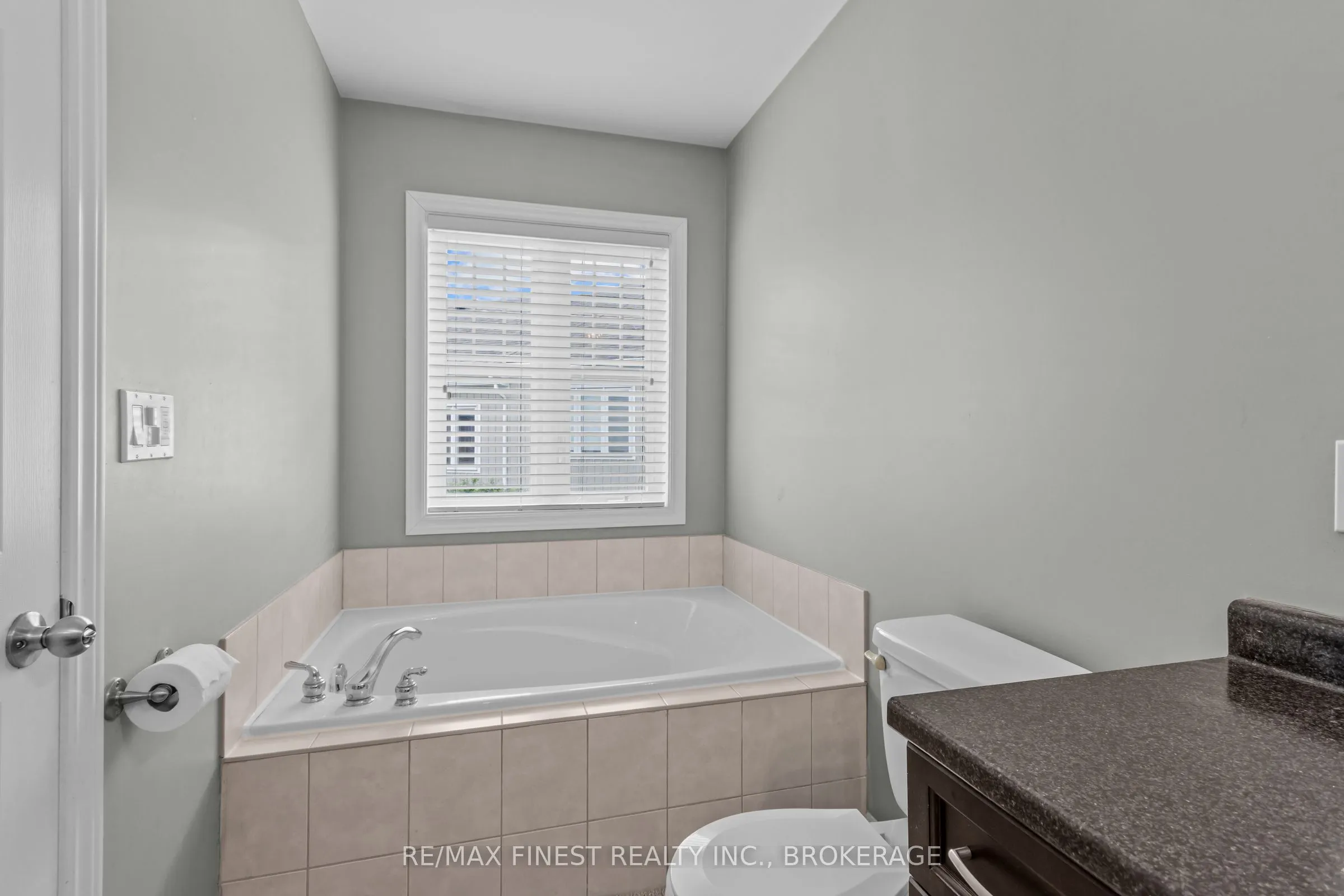 893 Ascot Lane