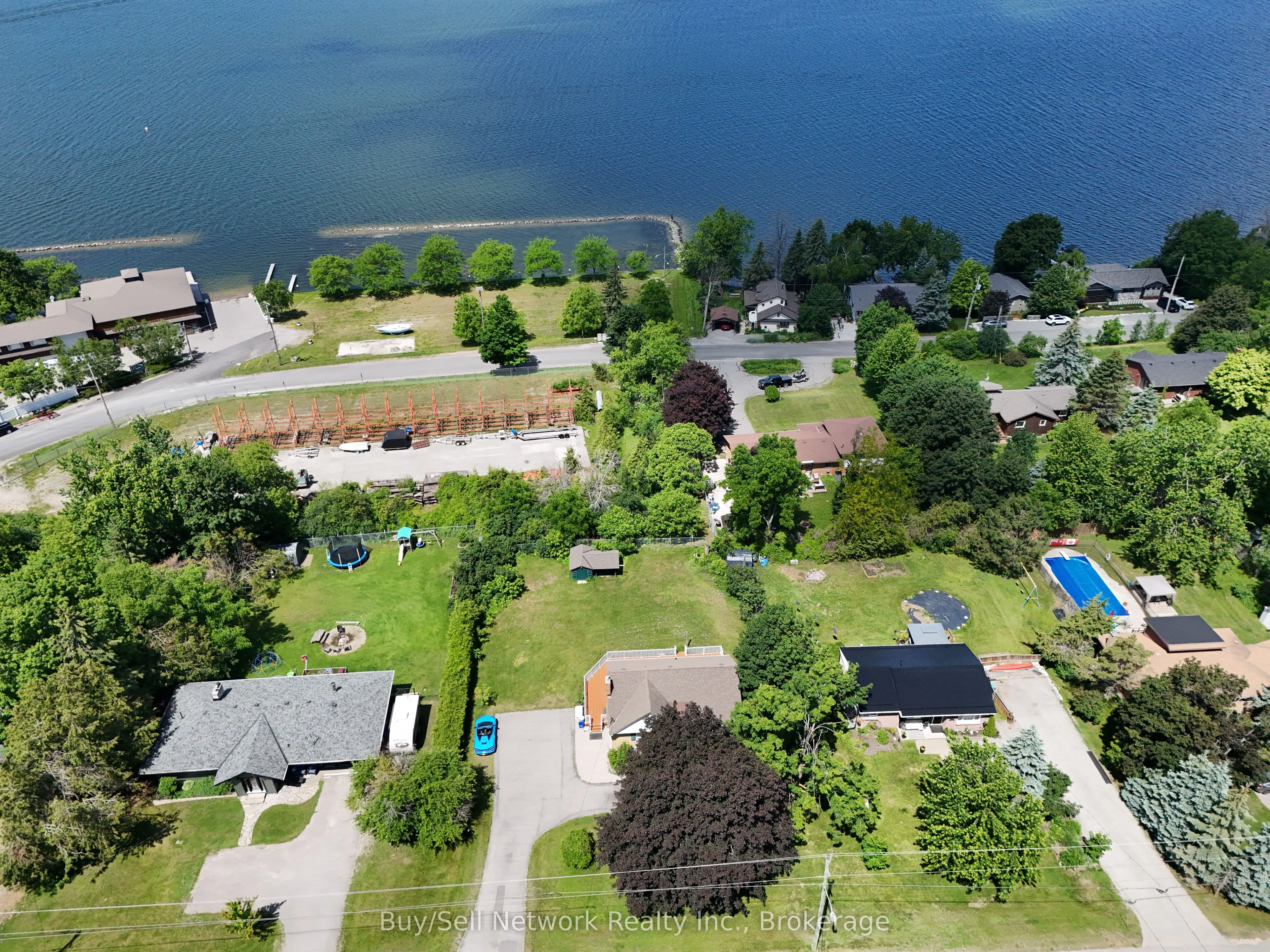 962 Ward Street
